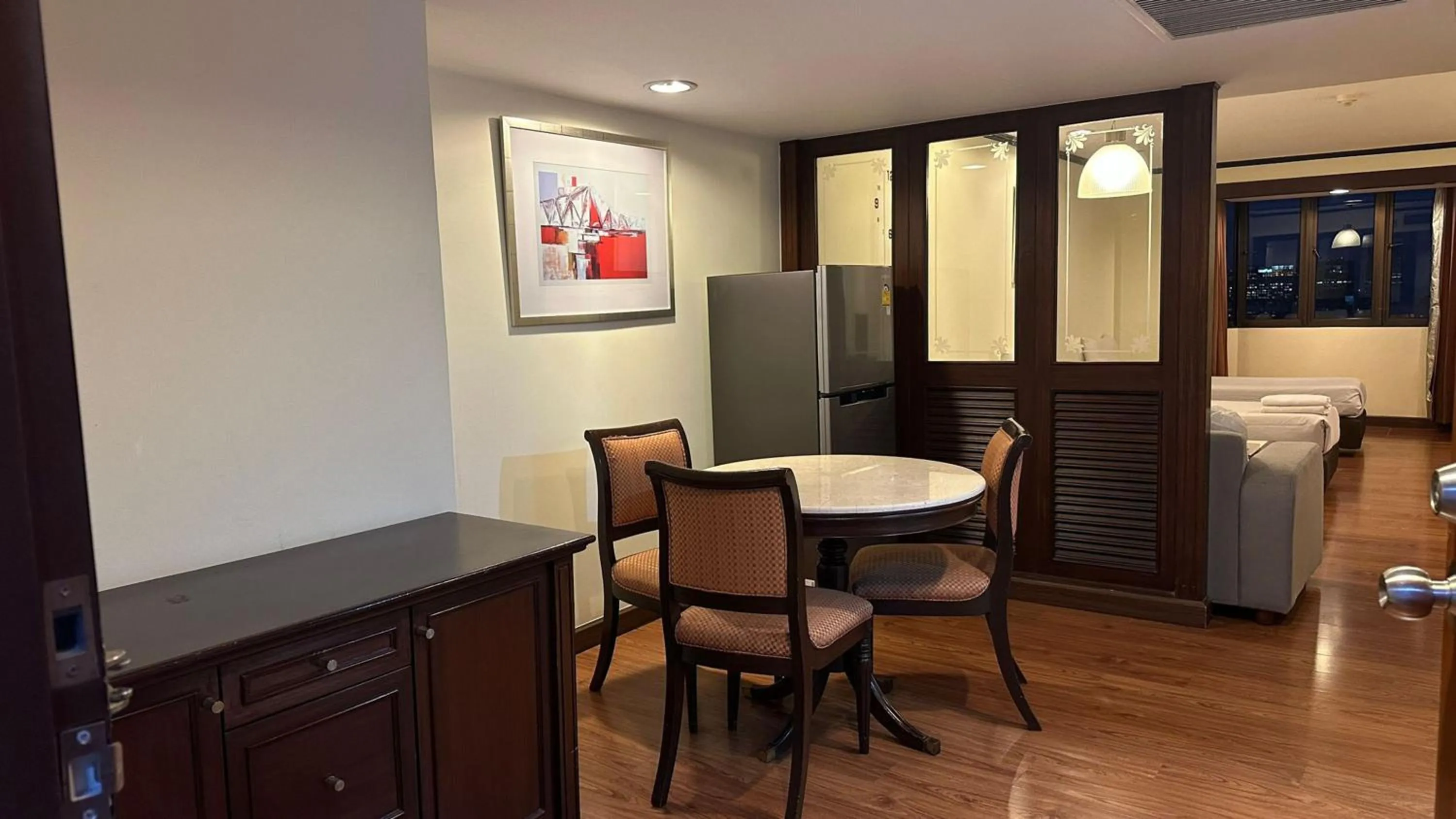 Living room in Omni Tower Sukhumvit Soi 4 Direct Rooms