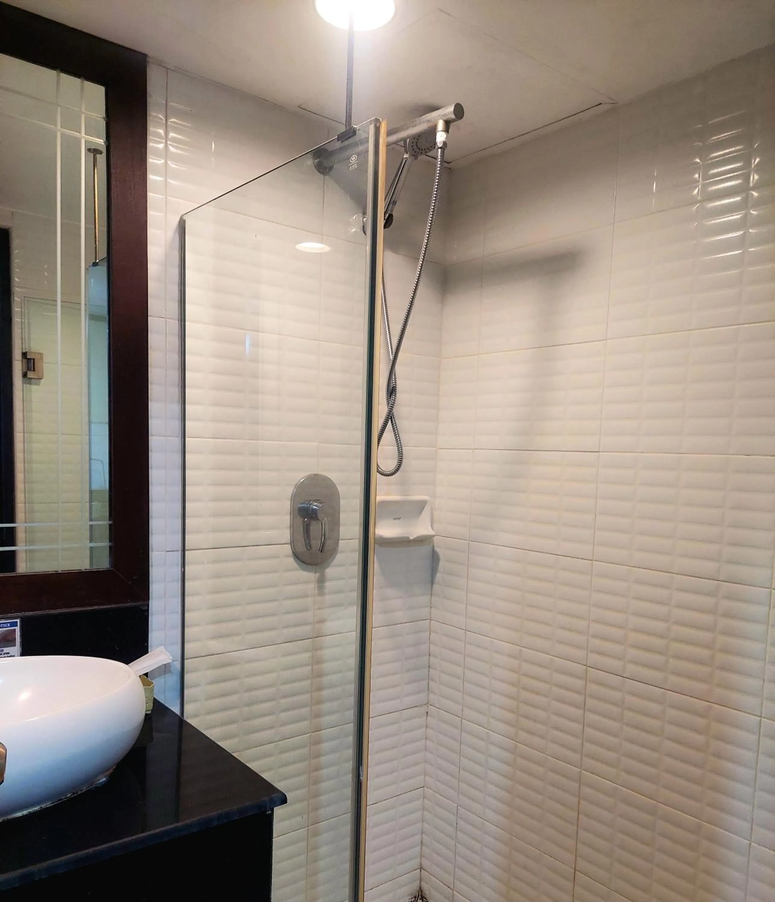 Bathroom in Omni Tower Sukhumvit Soi 4 Direct Rooms