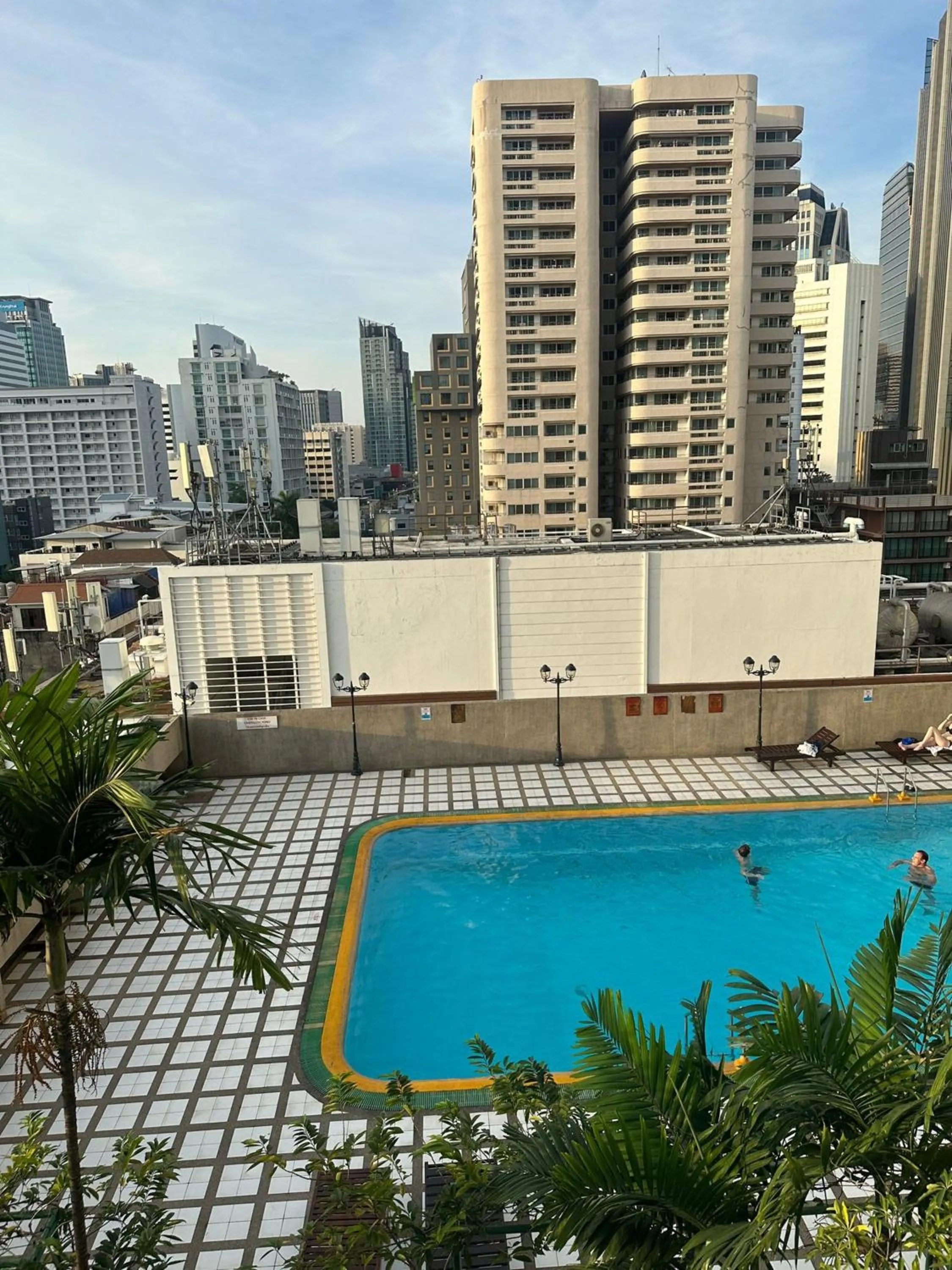 City view in Omni Tower Sukhumvit Soi 4 Direct Rooms