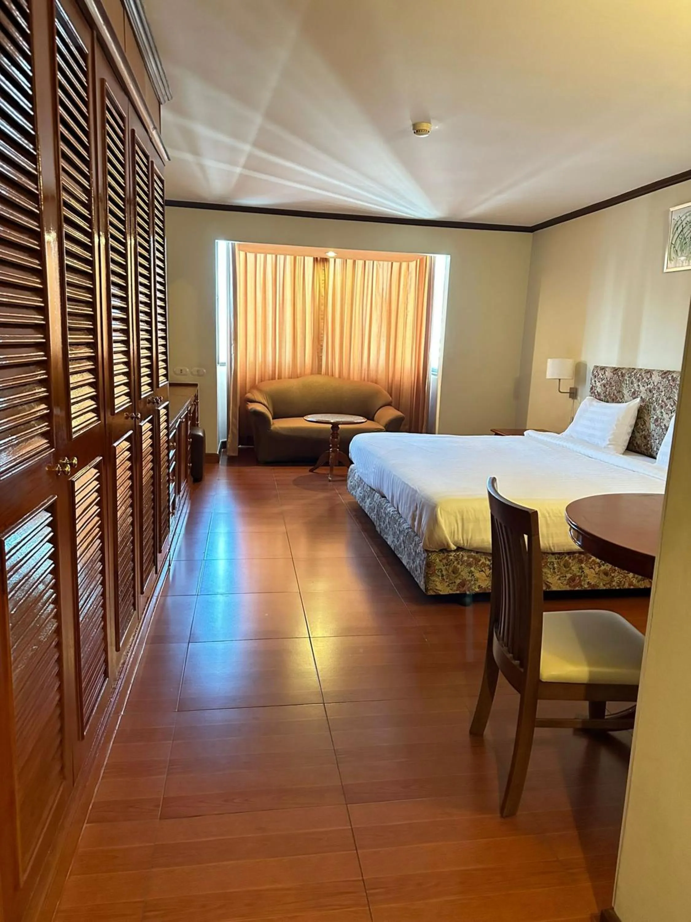 Bed in Omni Tower Sukhumvit Soi 4 Direct Rooms