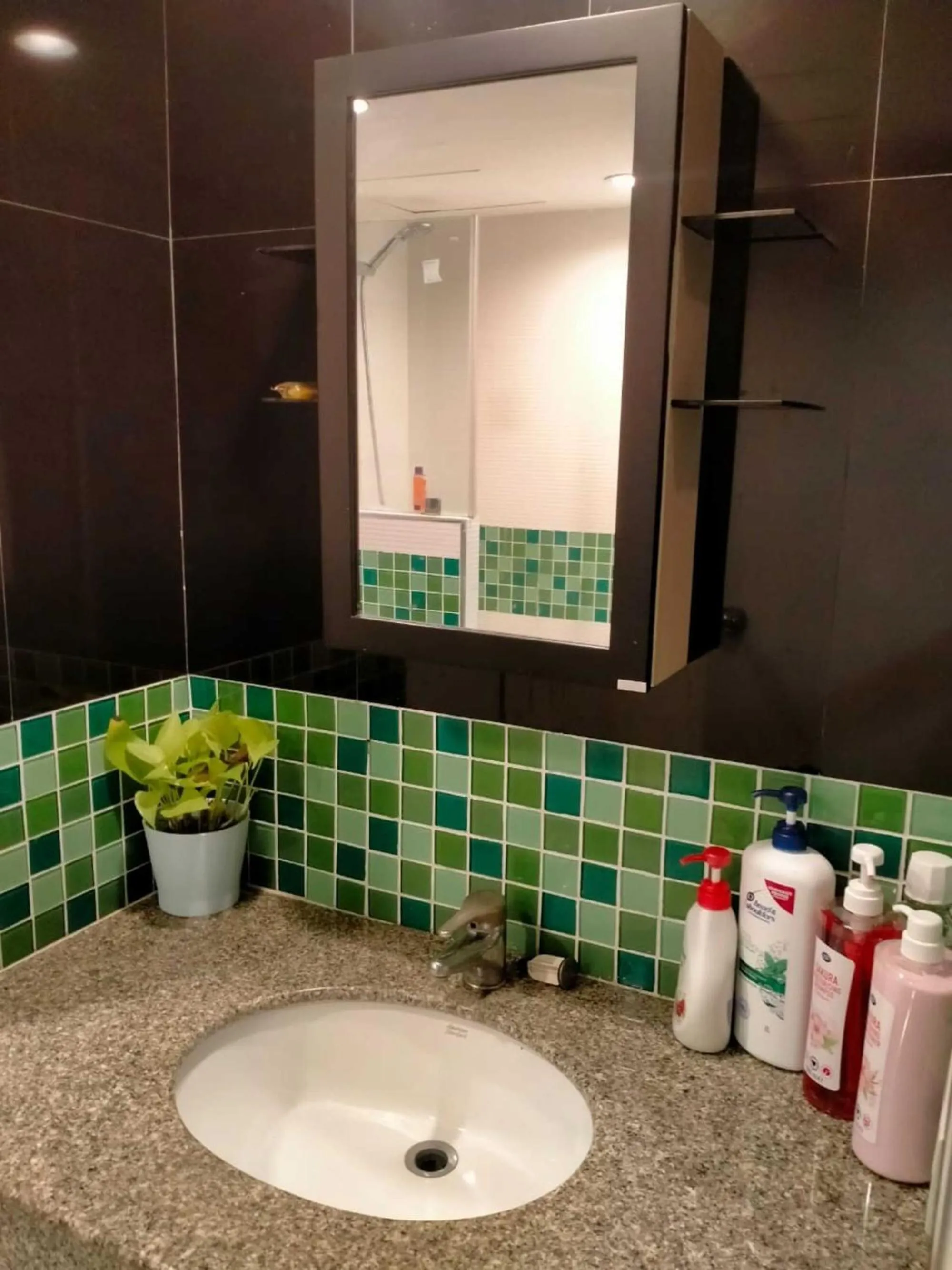 Bathroom in Omni Tower Sukhumvit Soi 4 Direct Rooms