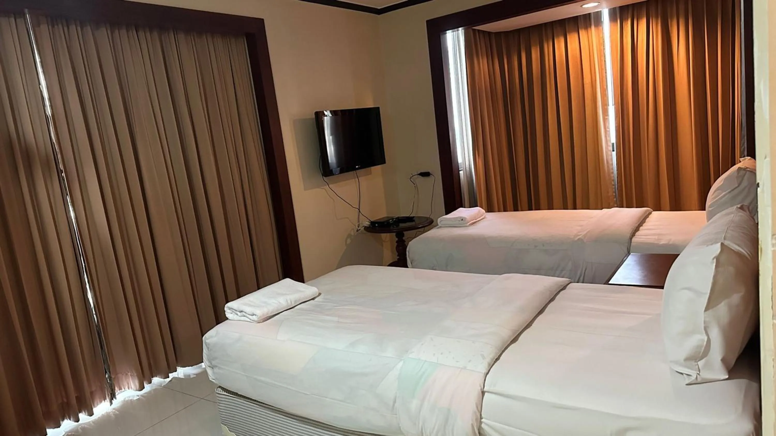 Bedroom, Bed in Omni Tower Sukhumvit Soi 4 Direct Rooms
