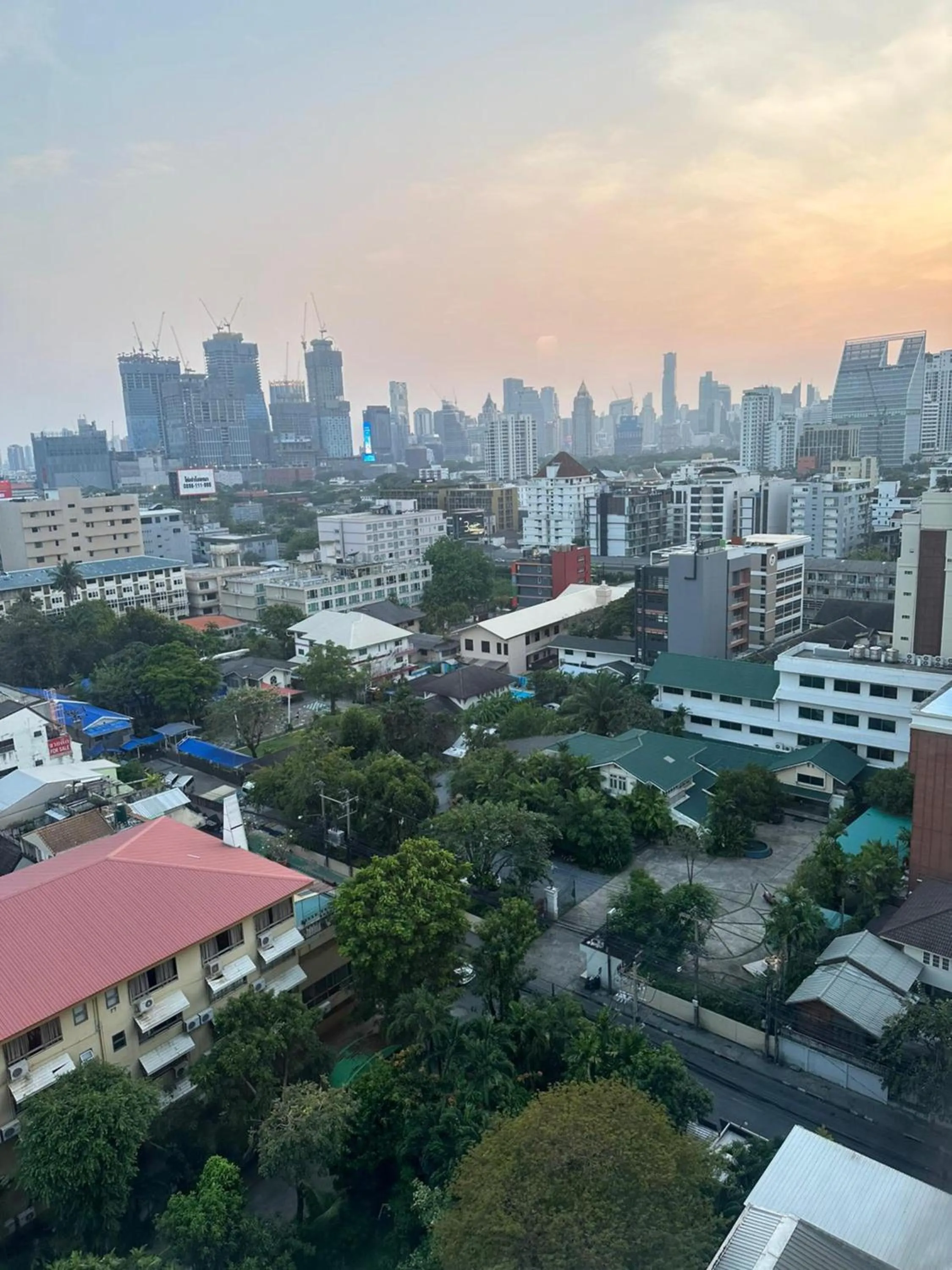 City view in Omni Tower Sukhumvit Soi 4 Direct Rooms