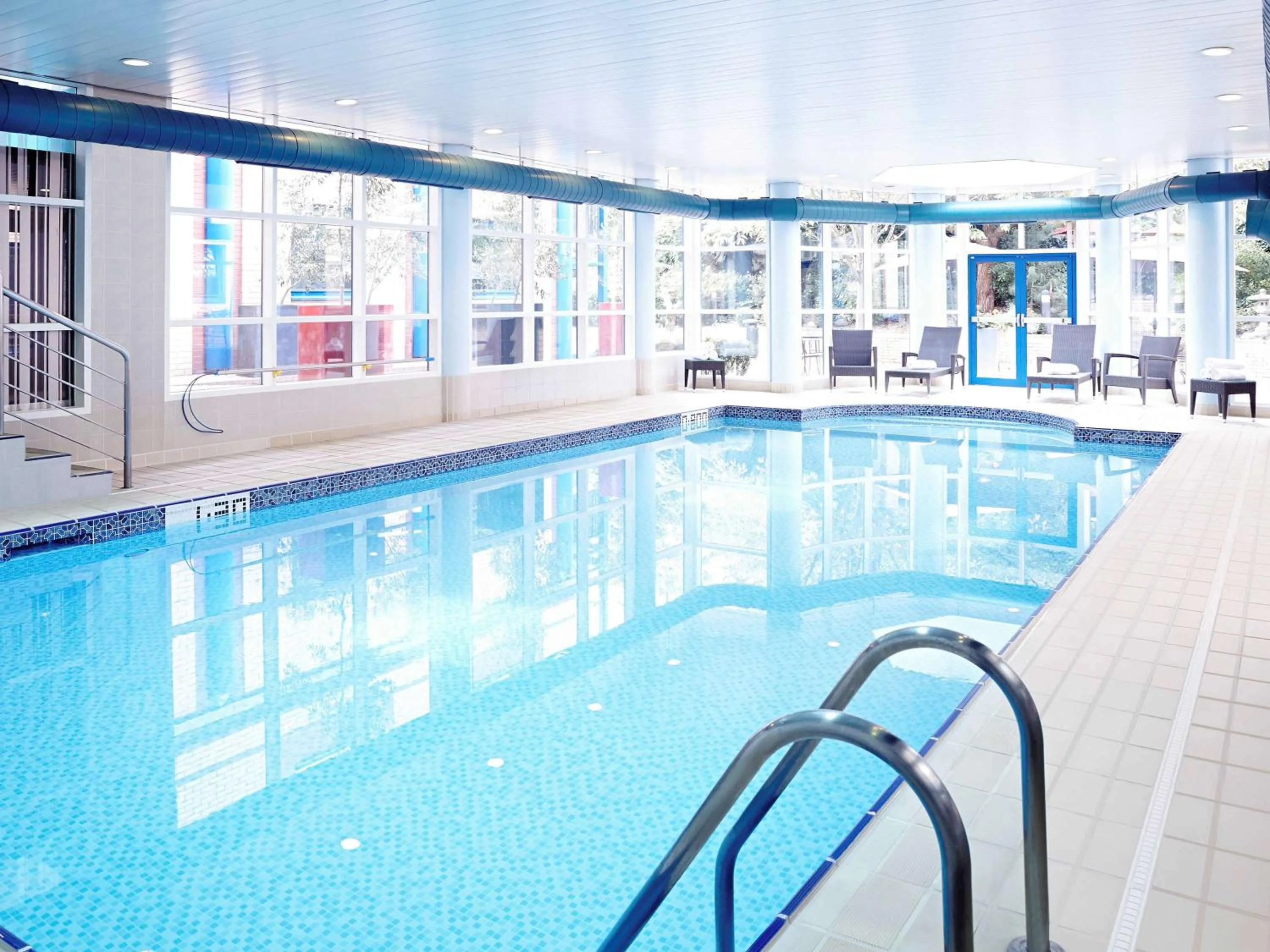 Property building, Swimming Pool in Novotel London Heathrow Airport M4 Jct. 4