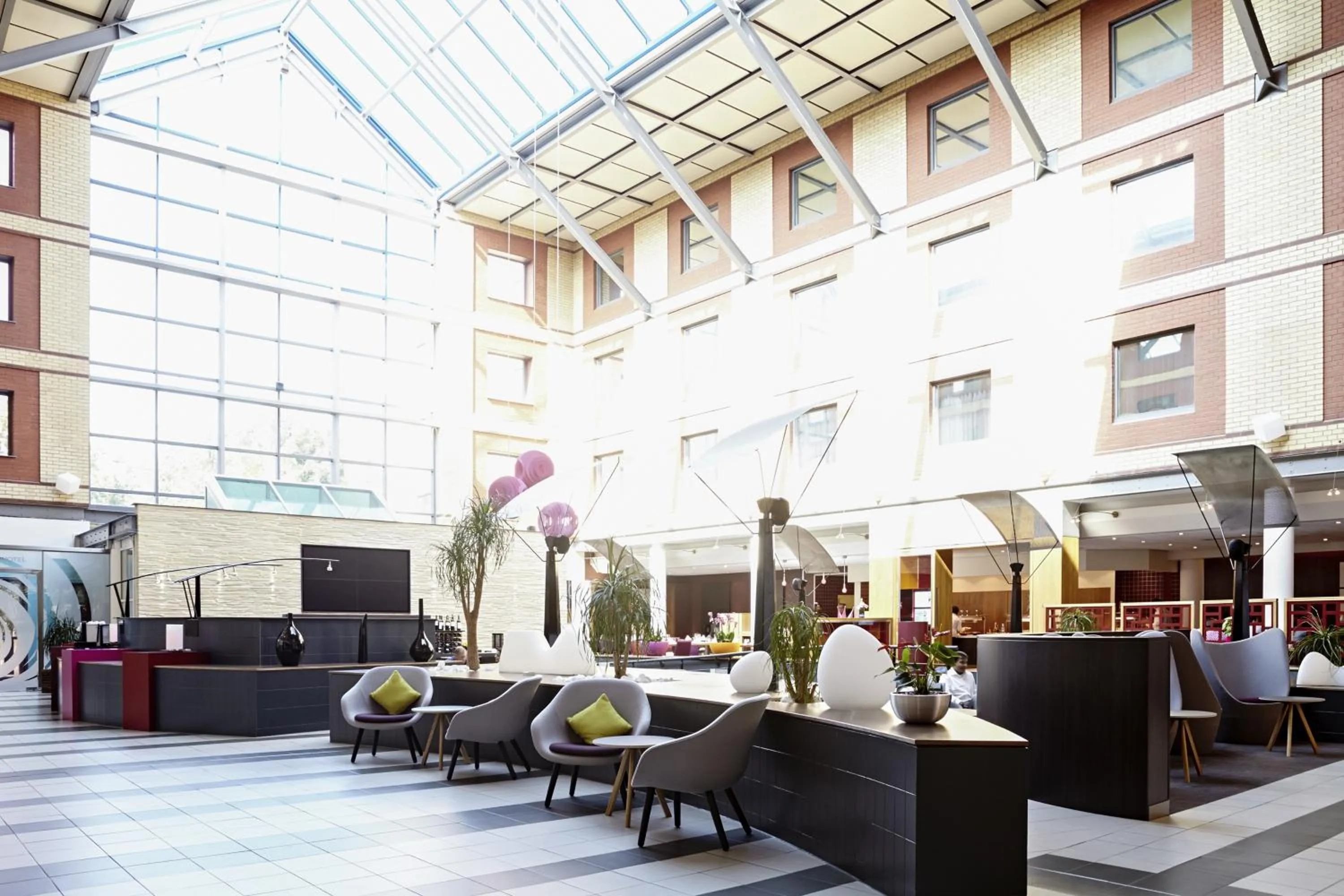 Lounge or bar, Restaurant/Places to Eat in Novotel London Heathrow Airport M4 Jct. 4