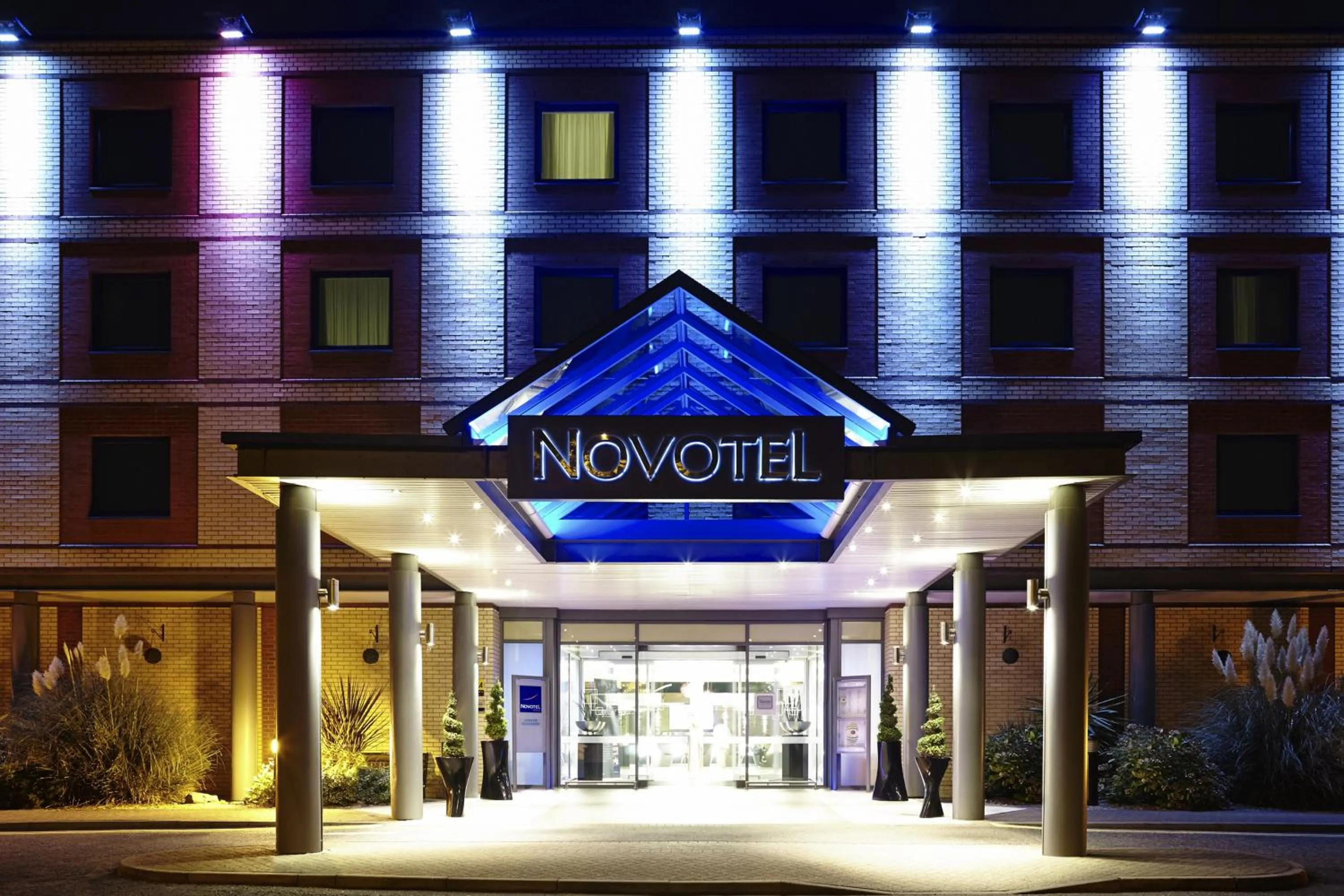 Facade/entrance in Novotel London Heathrow Airport M4 Jct. 4