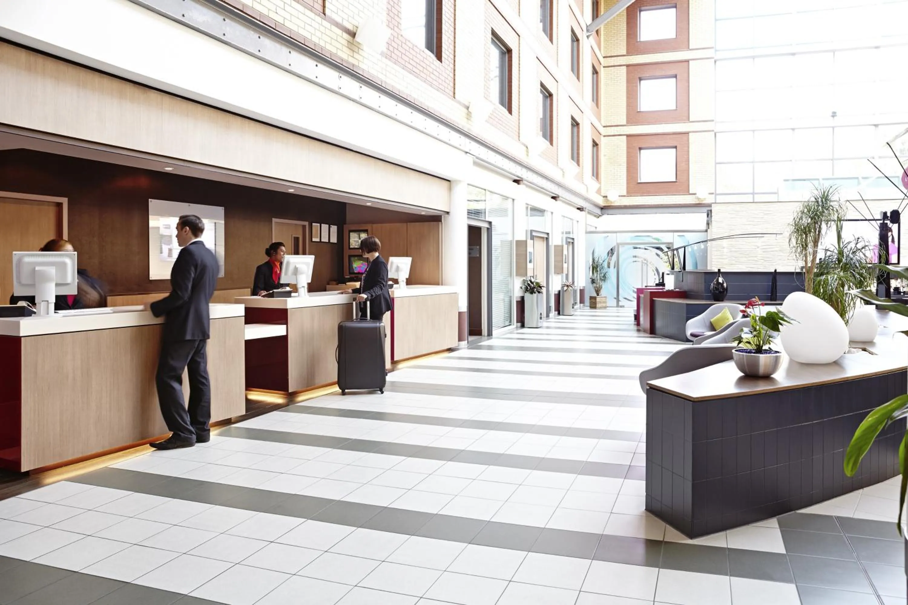 Lobby or reception in Novotel London Heathrow Airport M4 Jct. 4