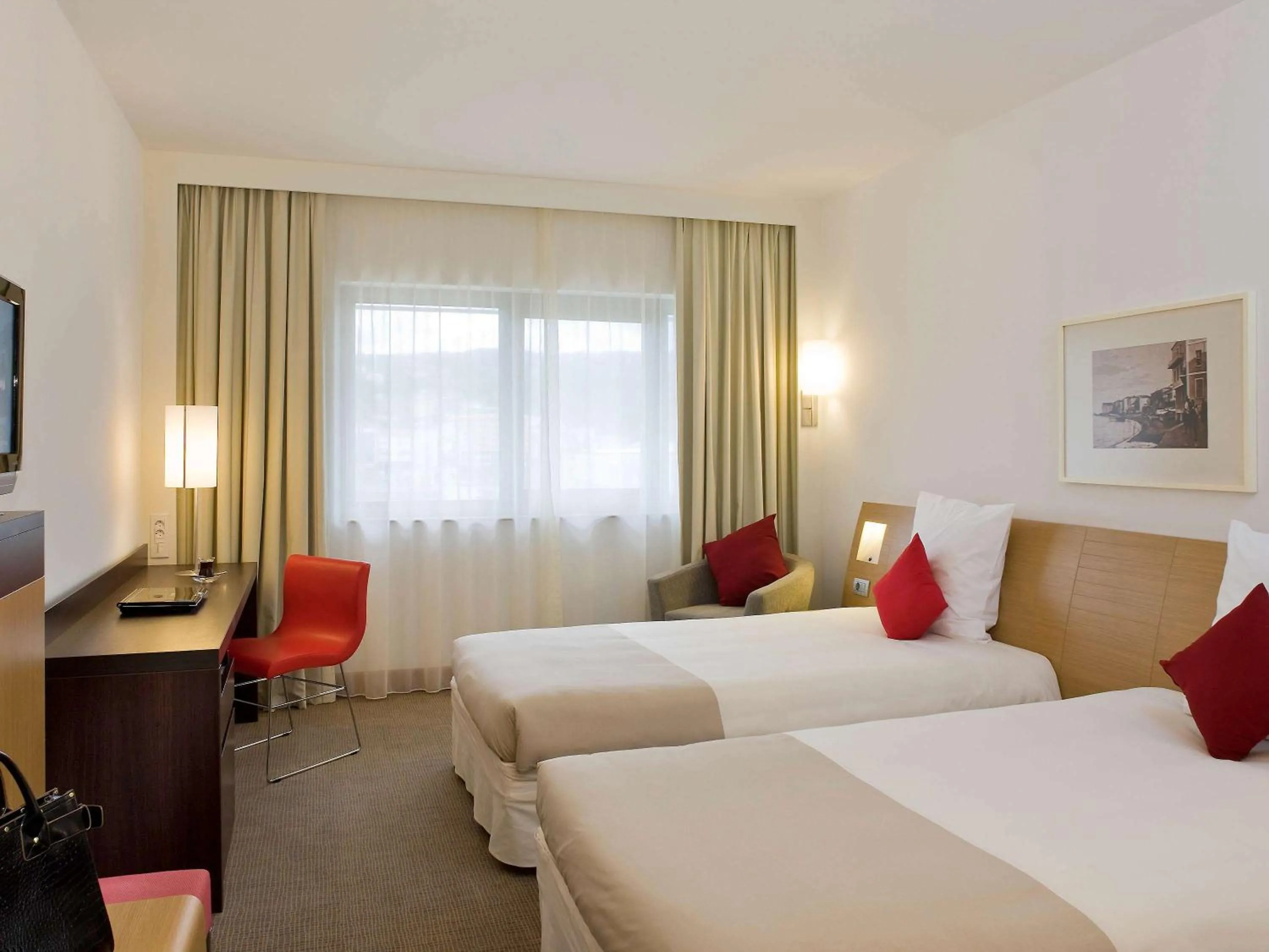 Photo of the whole room in Novotel London Heathrow Airport M4 Jct. 4