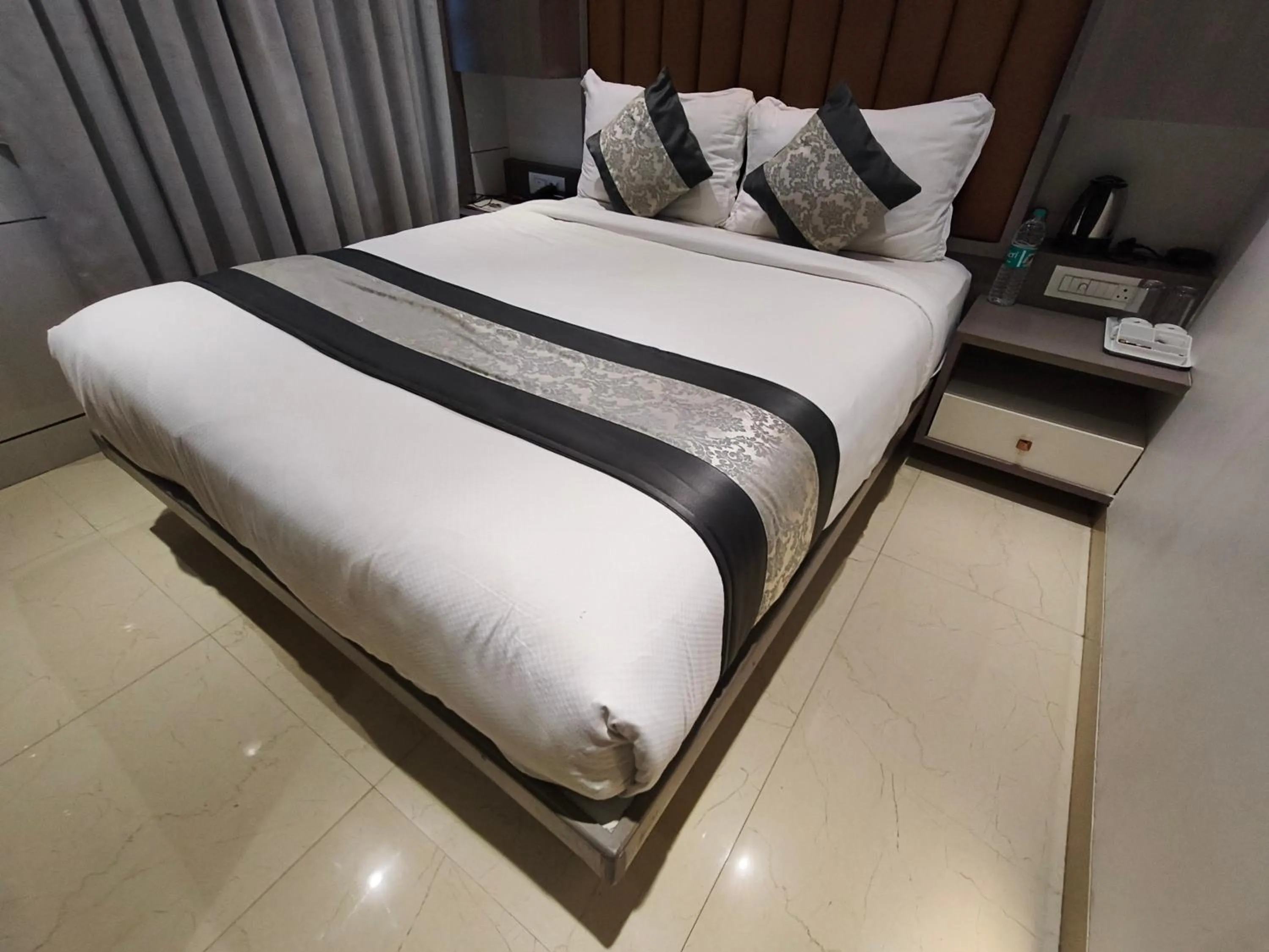 Bed in Hotel Pearl Residency Thane