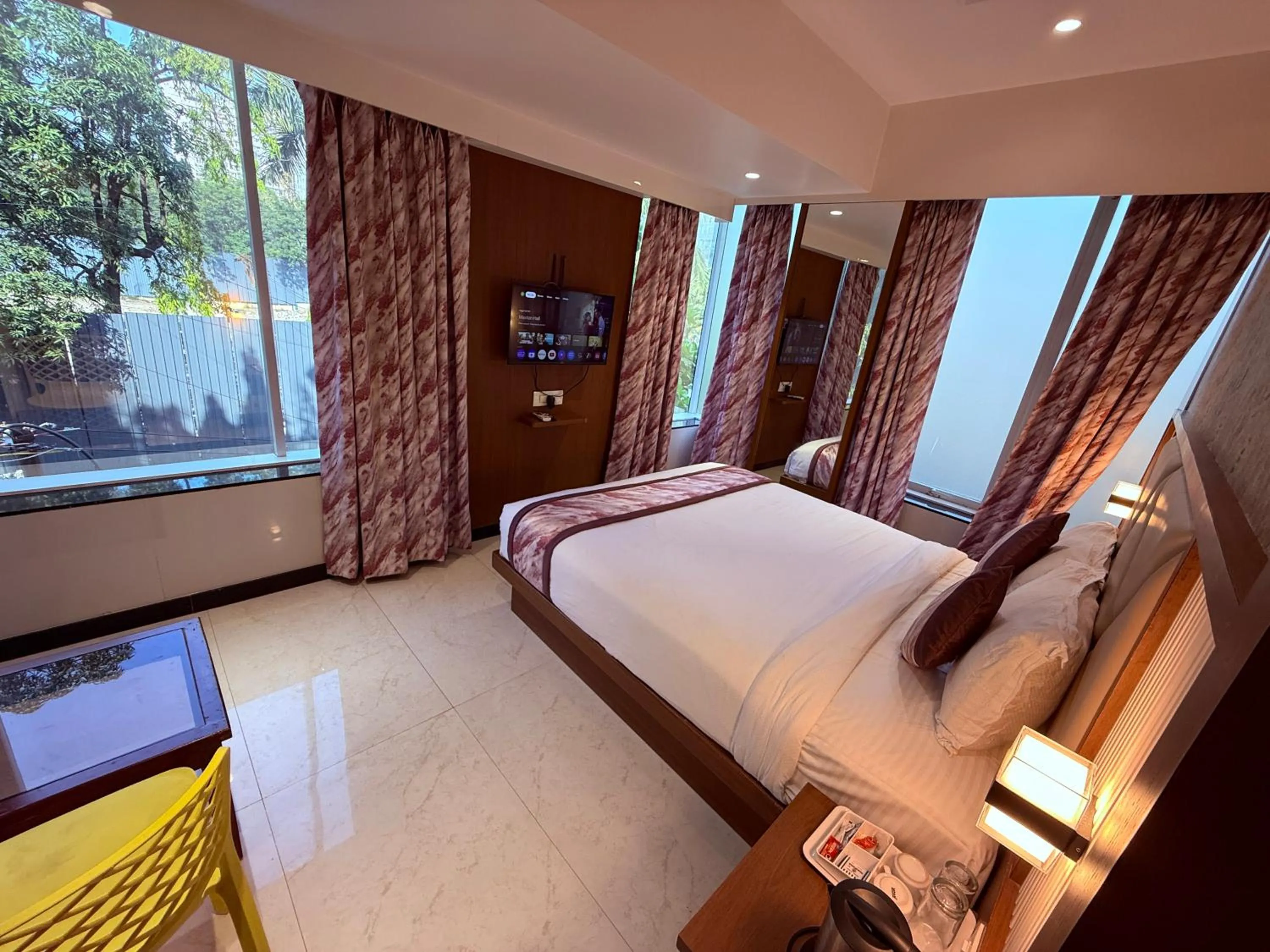 Bed in Hotel Pearl Residency Thane