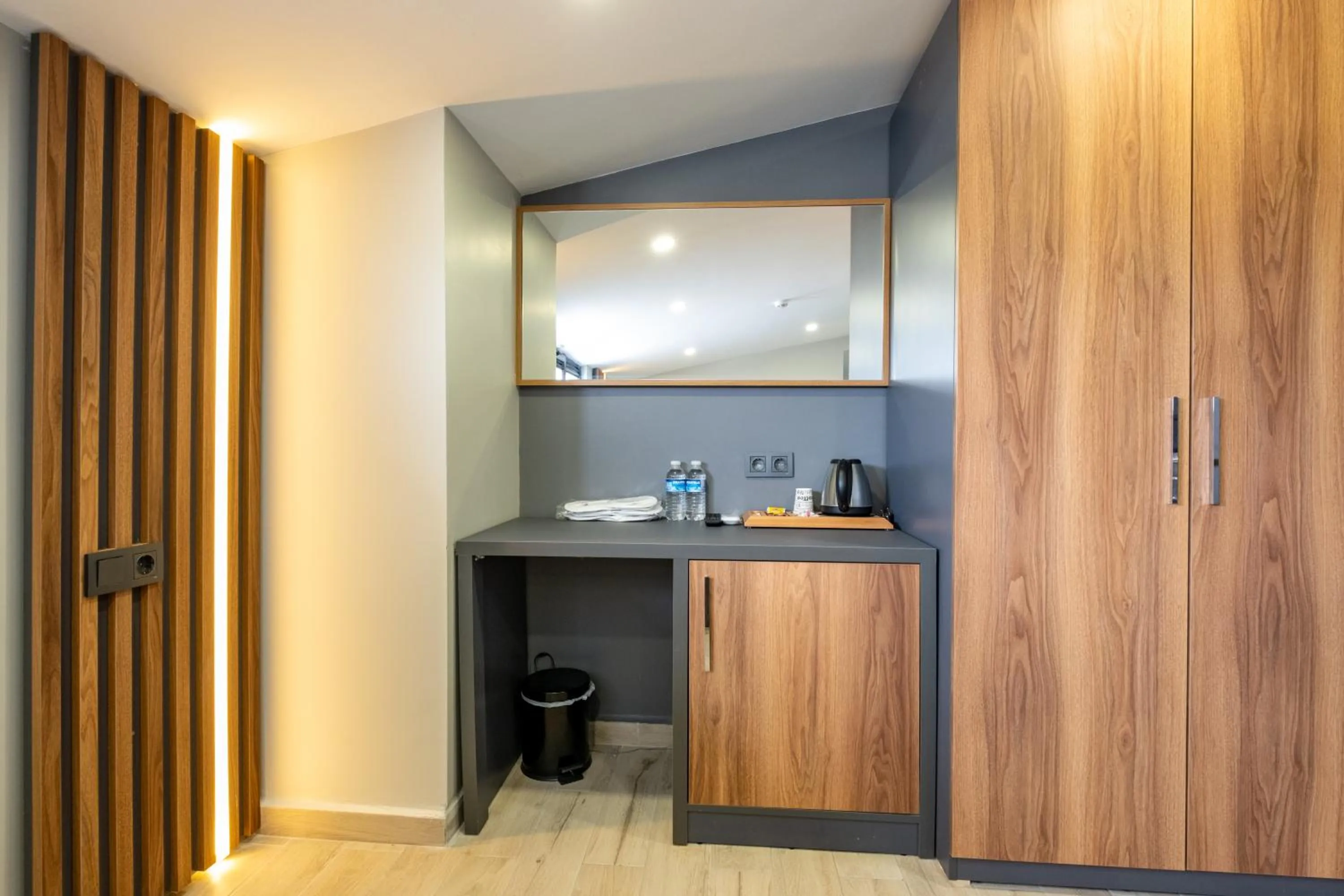 Coffee/tea facilities in FLY POINT AIRPORT HOTEL