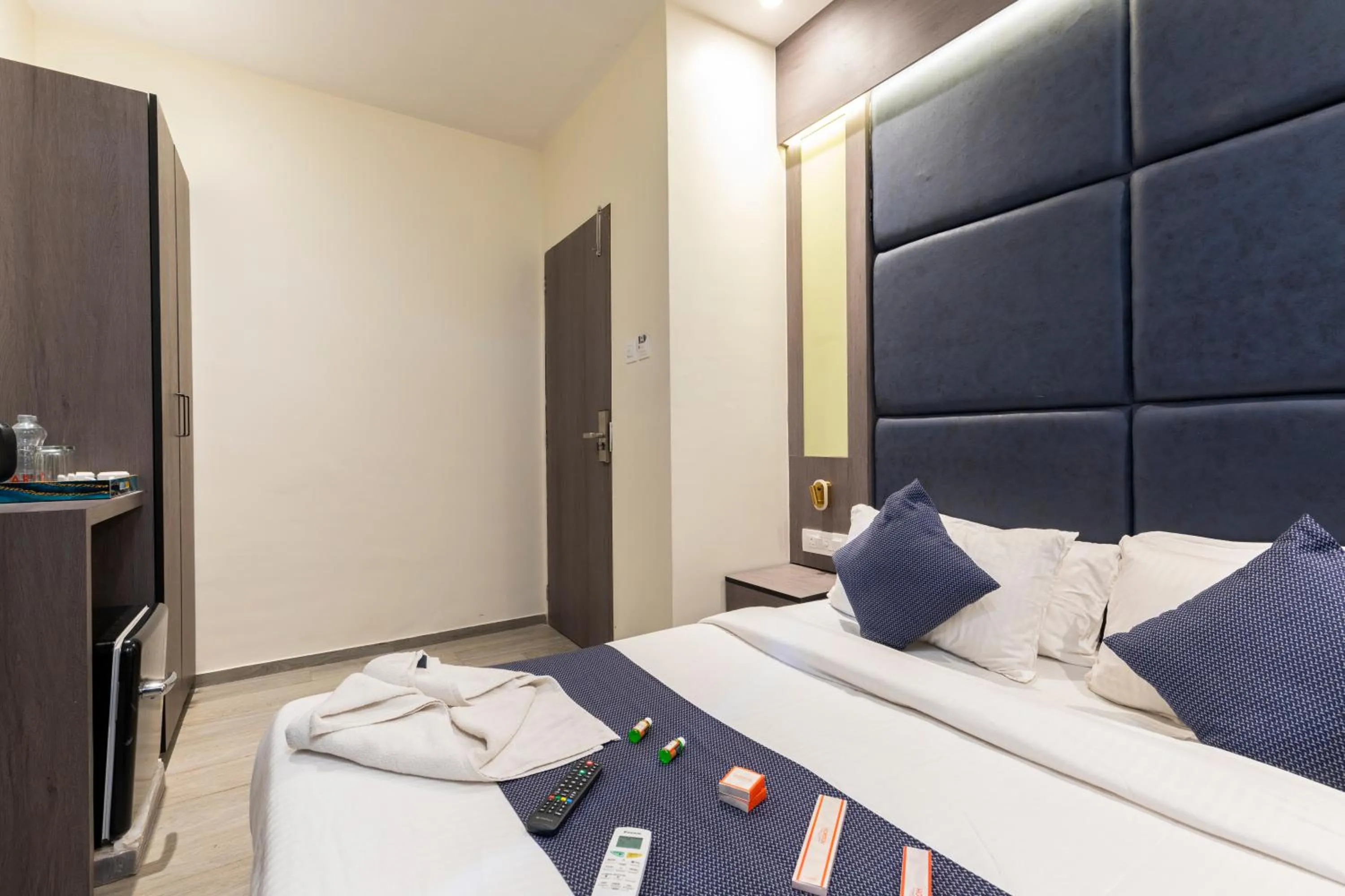 Bedroom, Bed in Horizon Inn Near Exhibition Center