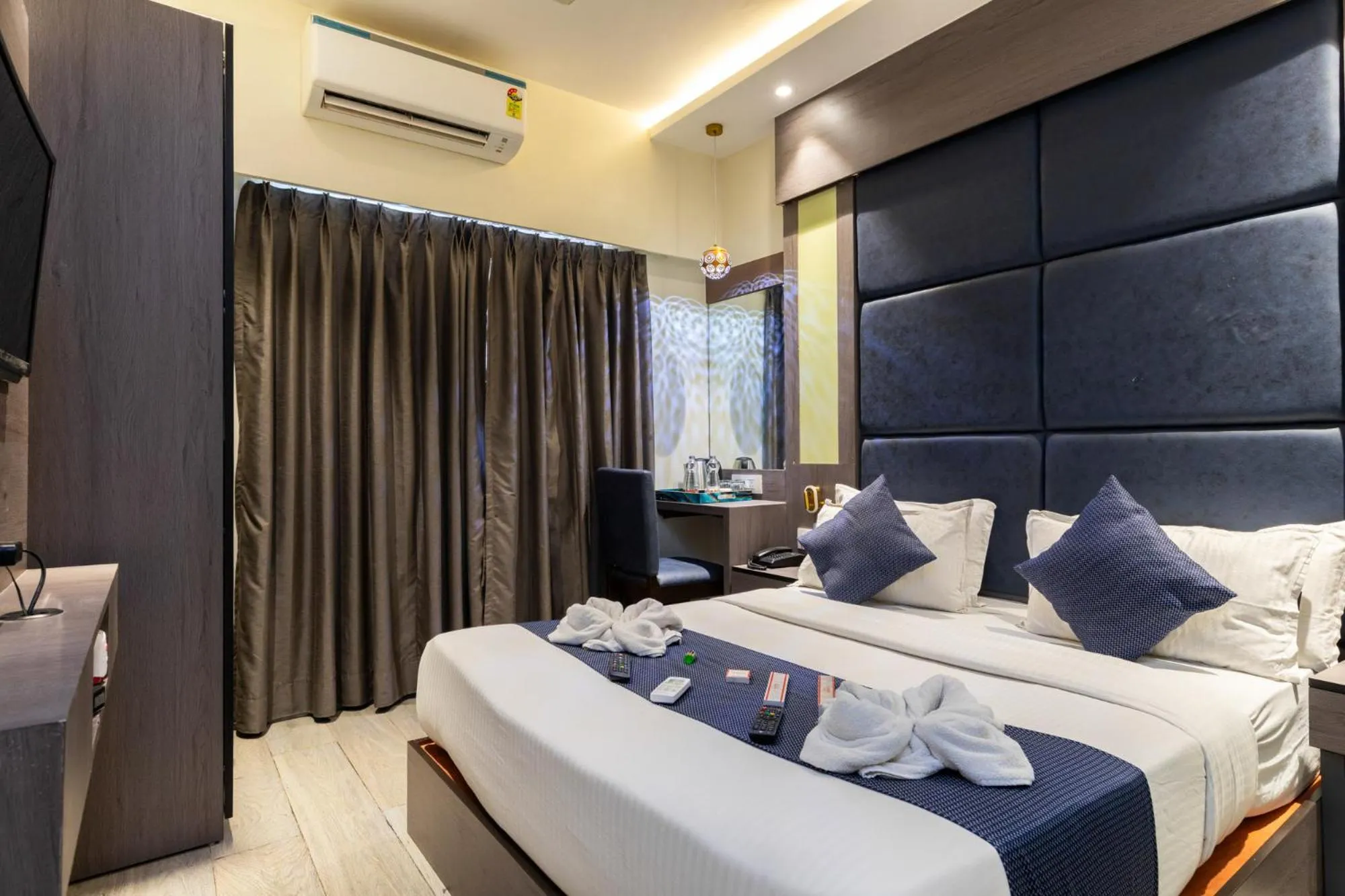 Bedroom, Bed in Horizon Inn Near Exhibition Center