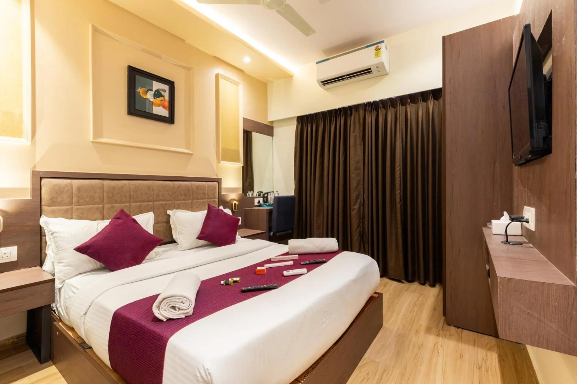 Bedroom, Bed in Horizon Inn Near Exhibition Center