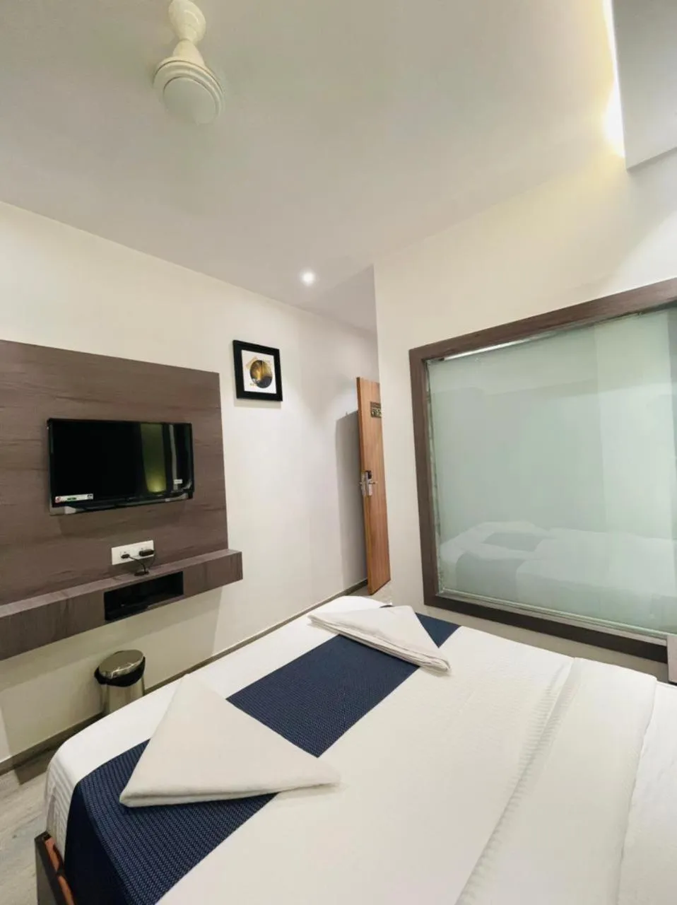 Bedroom, Bed in Horizon Inn Near Exhibition Center