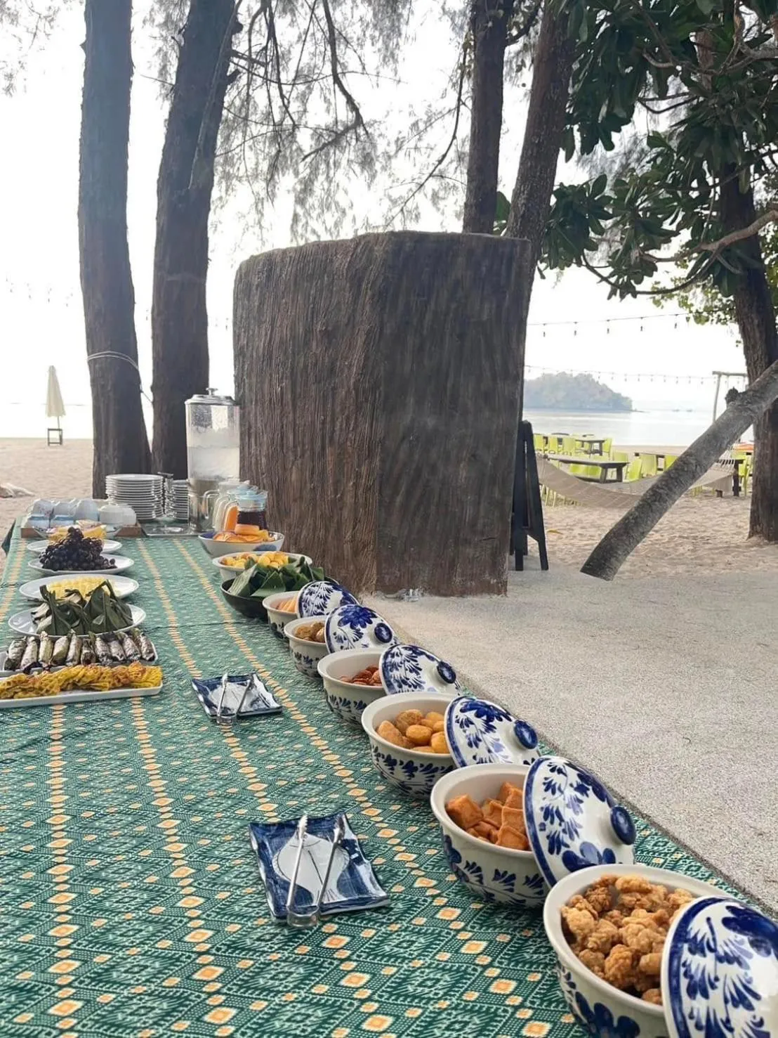 Food and drinks in Long Beach Club Krabi