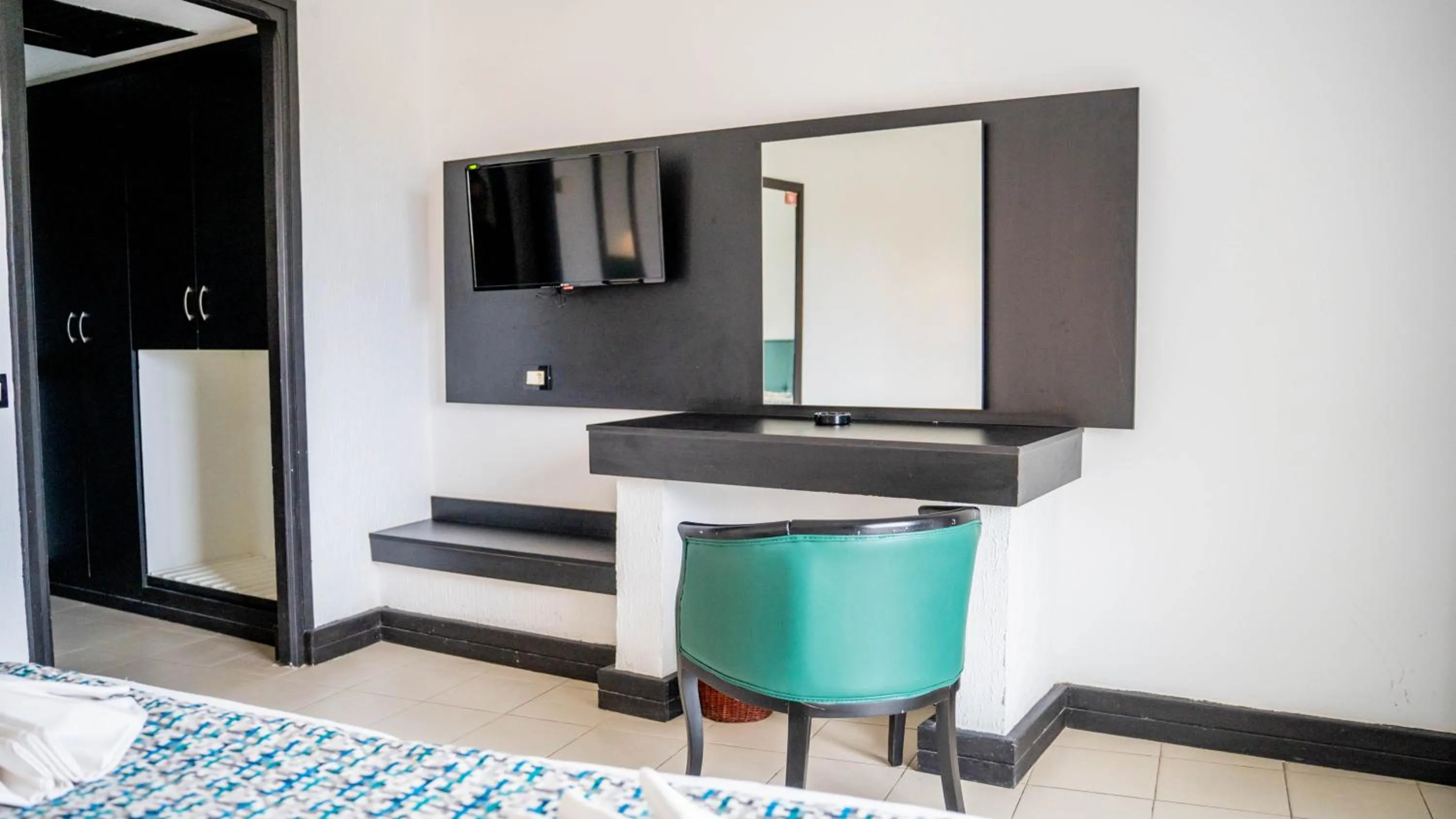 Communal lounge/ TV room in HOTEL KAISER