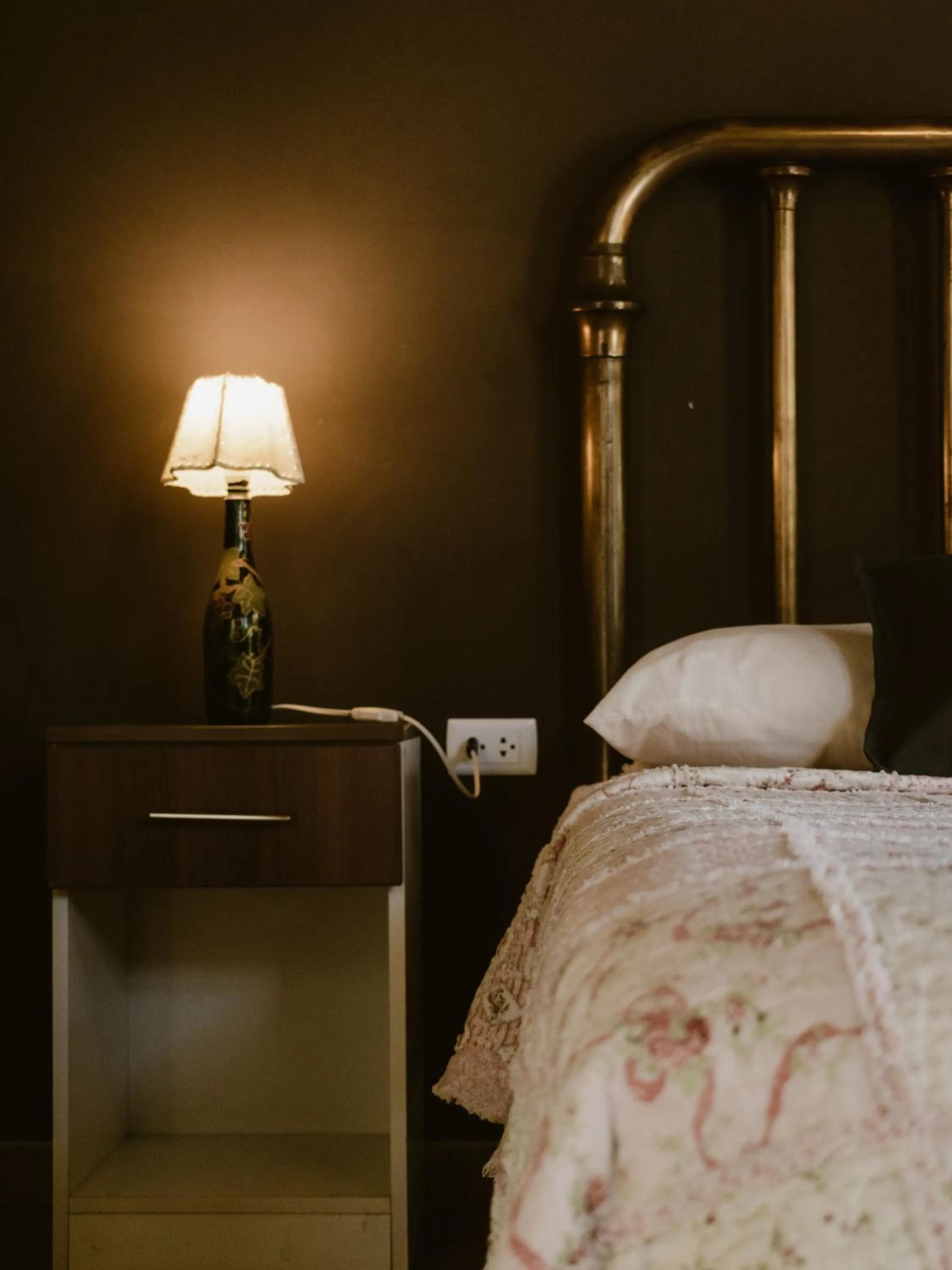 Decorative detail, Bed in Serenity Lodge