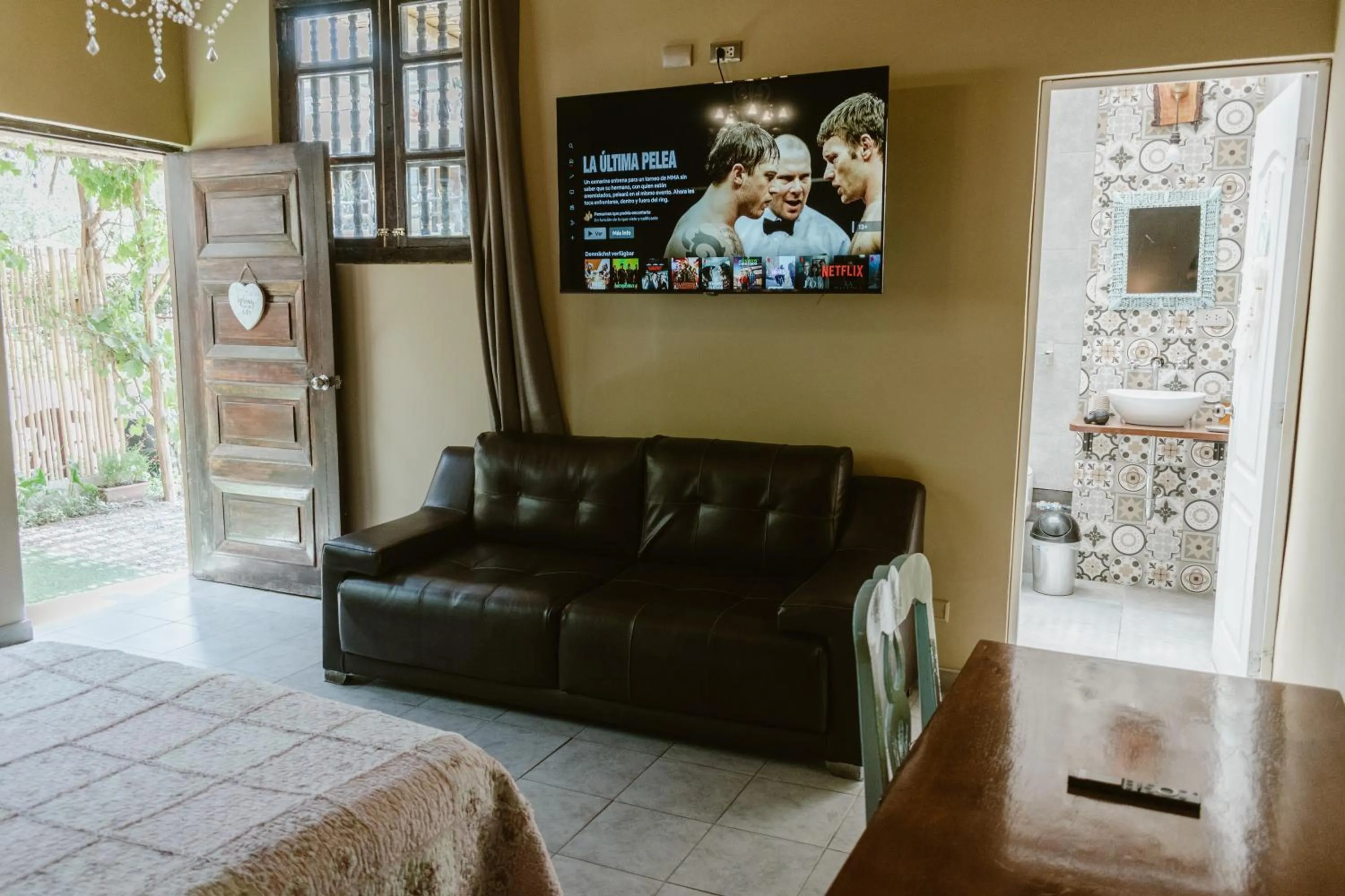 Photo of the whole room in Serenity Lodge