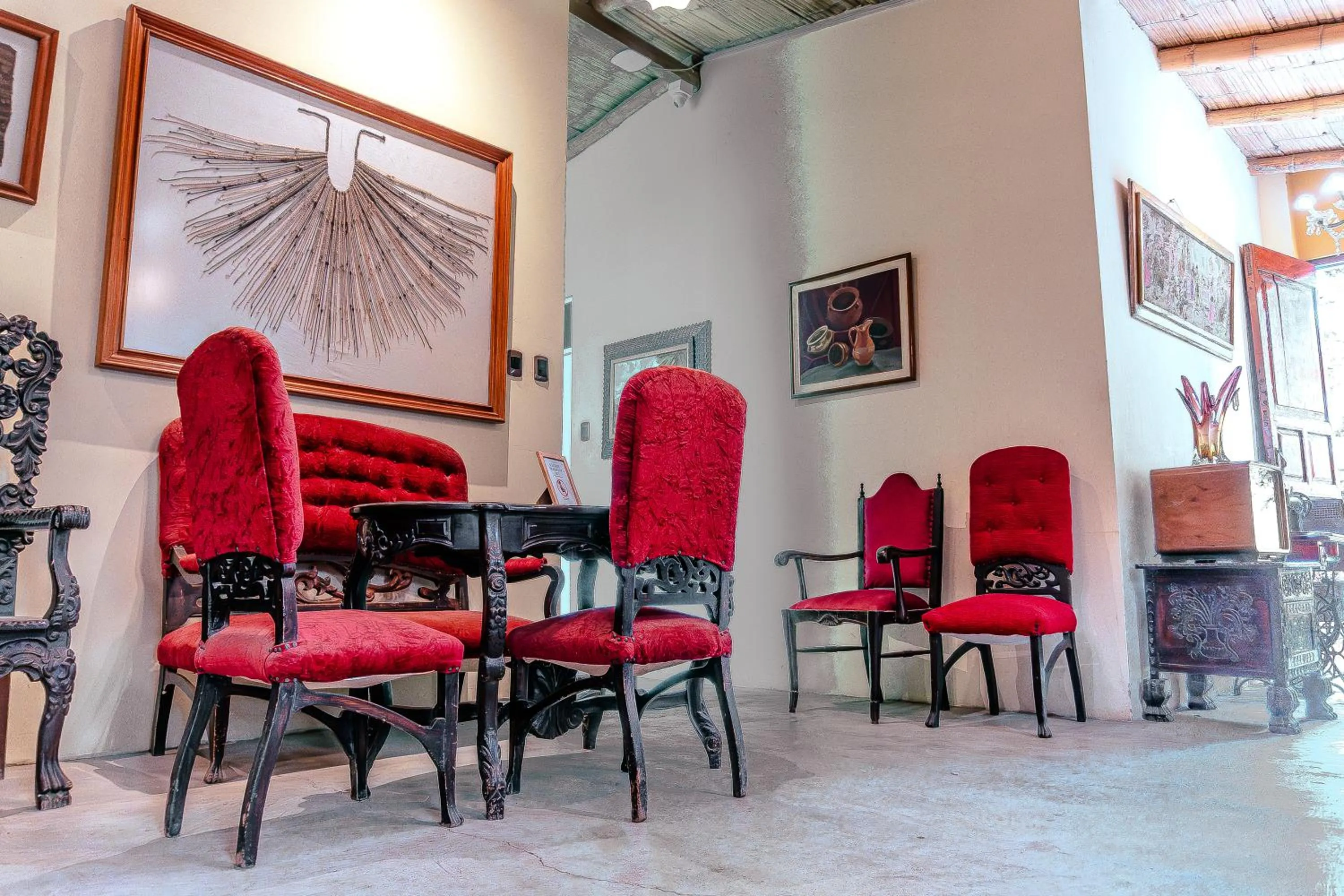 Living room in Serenity Lodge