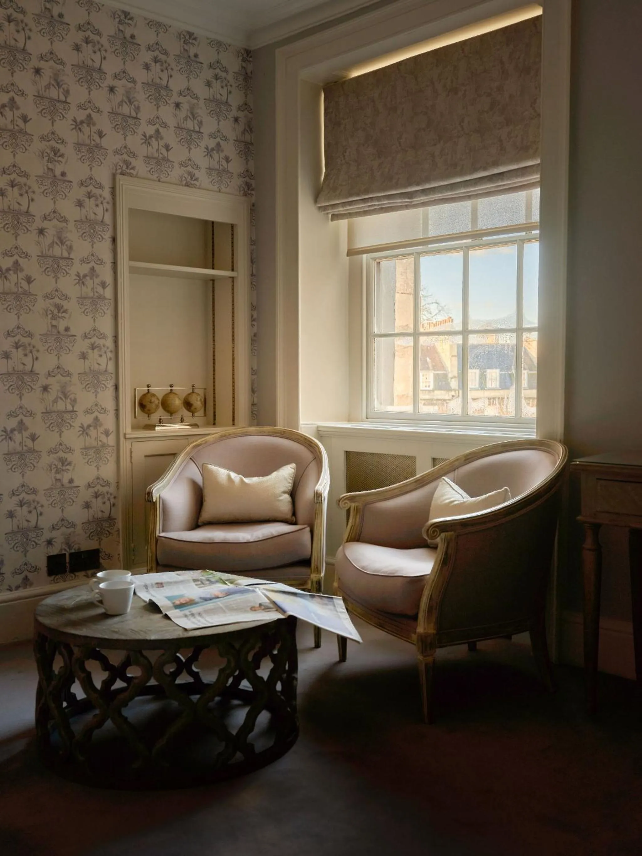 Seating area, Bed in The Queensberry Hotel