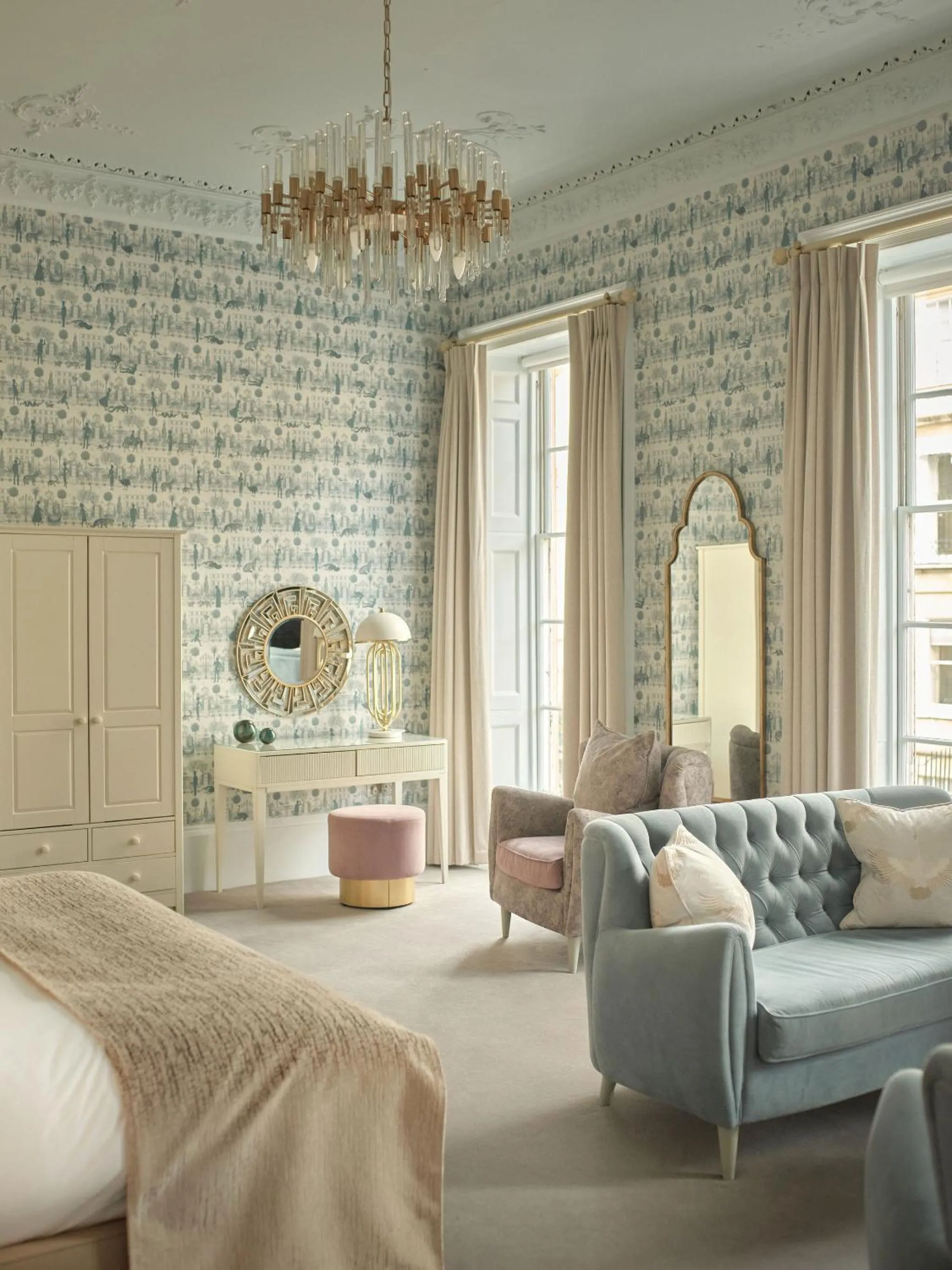 Seating area, Bed in The Queensberry Hotel