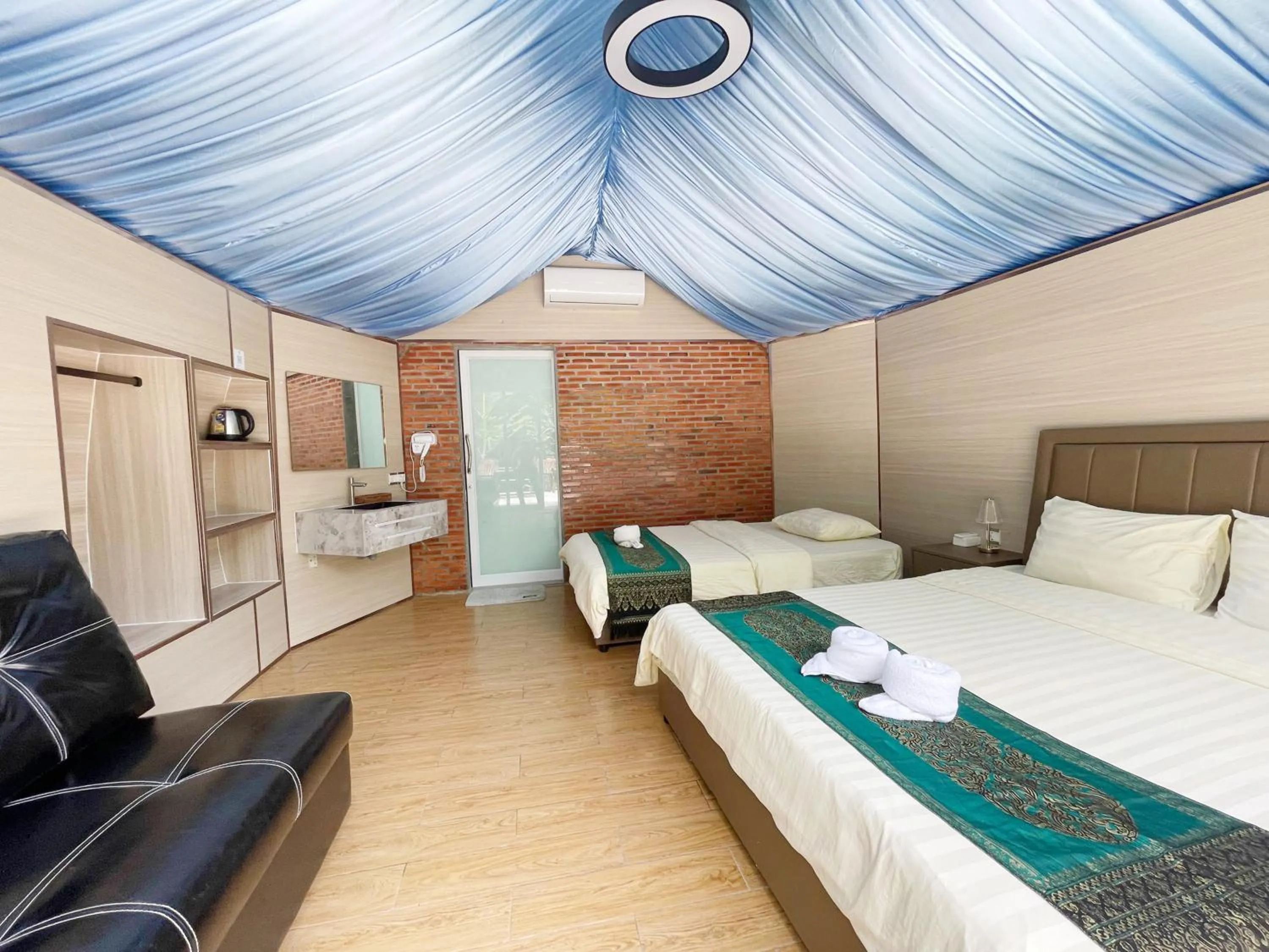 Photo of the whole room, Bed in The Wind Koh Rong