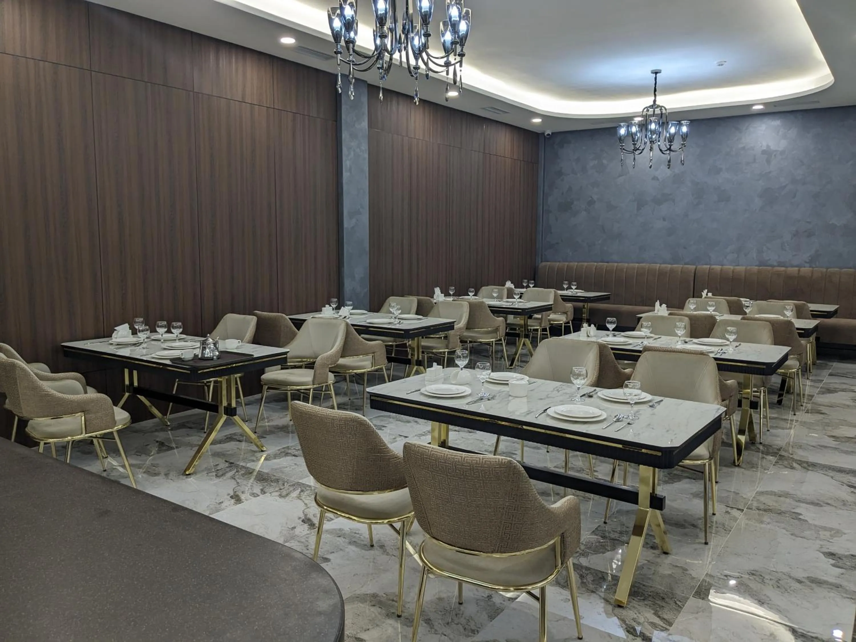 Restaurant/places to eat in MirOtel