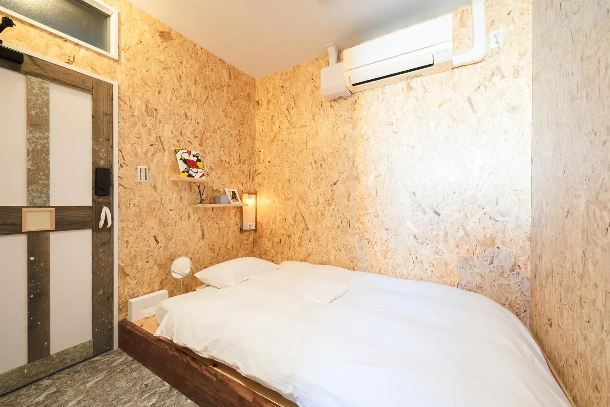 Single Room with Shared Shower and Toilet - single occupancy in Kotori Coworking & Hostel Kotohira Single Room with Shared Shower and Toilet - single occupancy in Kotori Coworking & Hostel Kotohira