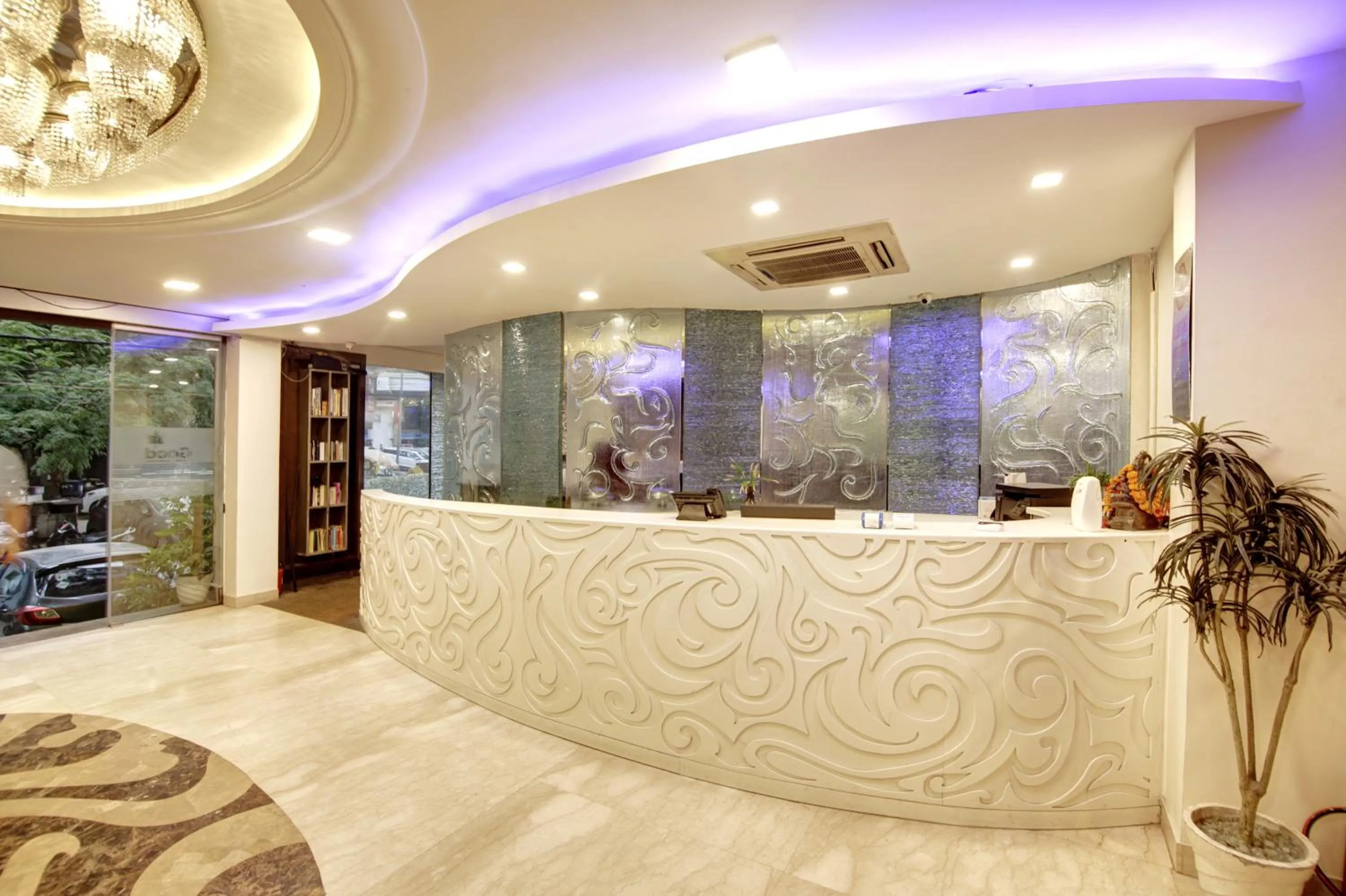 Property building in Hotel Good Times - 3 Minutes from Metro