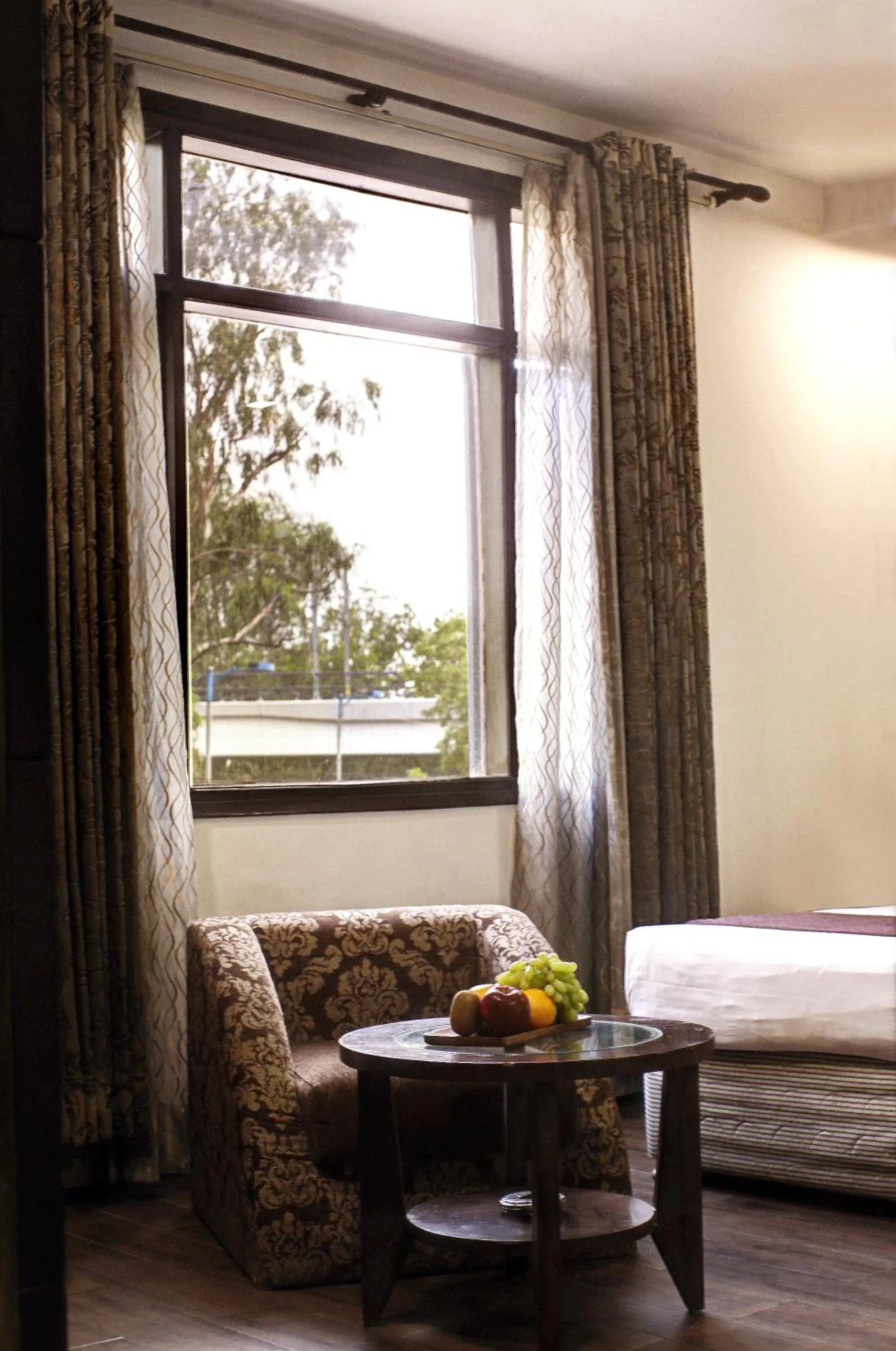 Bed in Hotel Good Times - 3 Minutes from Metro