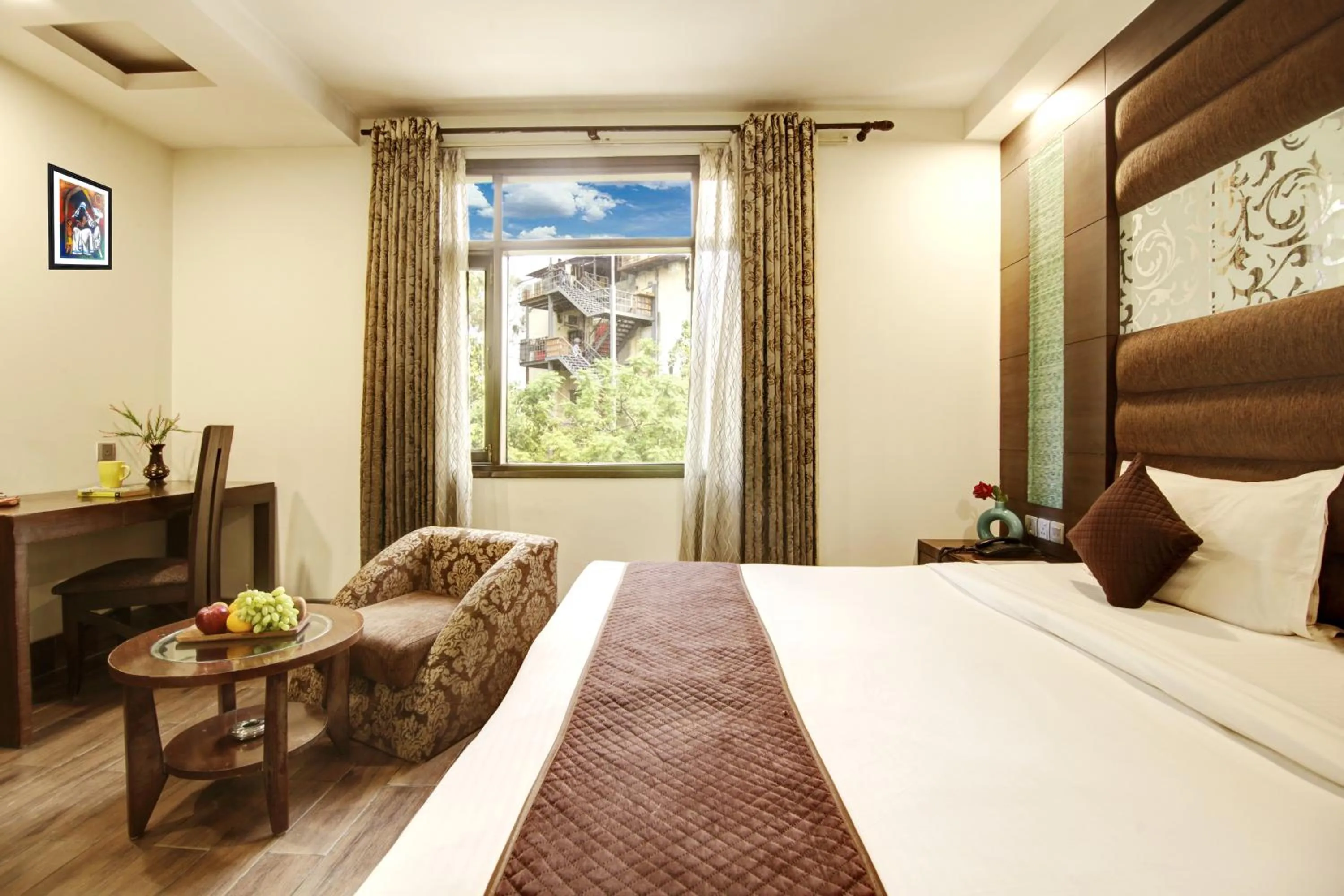 Bed in Hotel Good Times - 3 Minutes from Metro