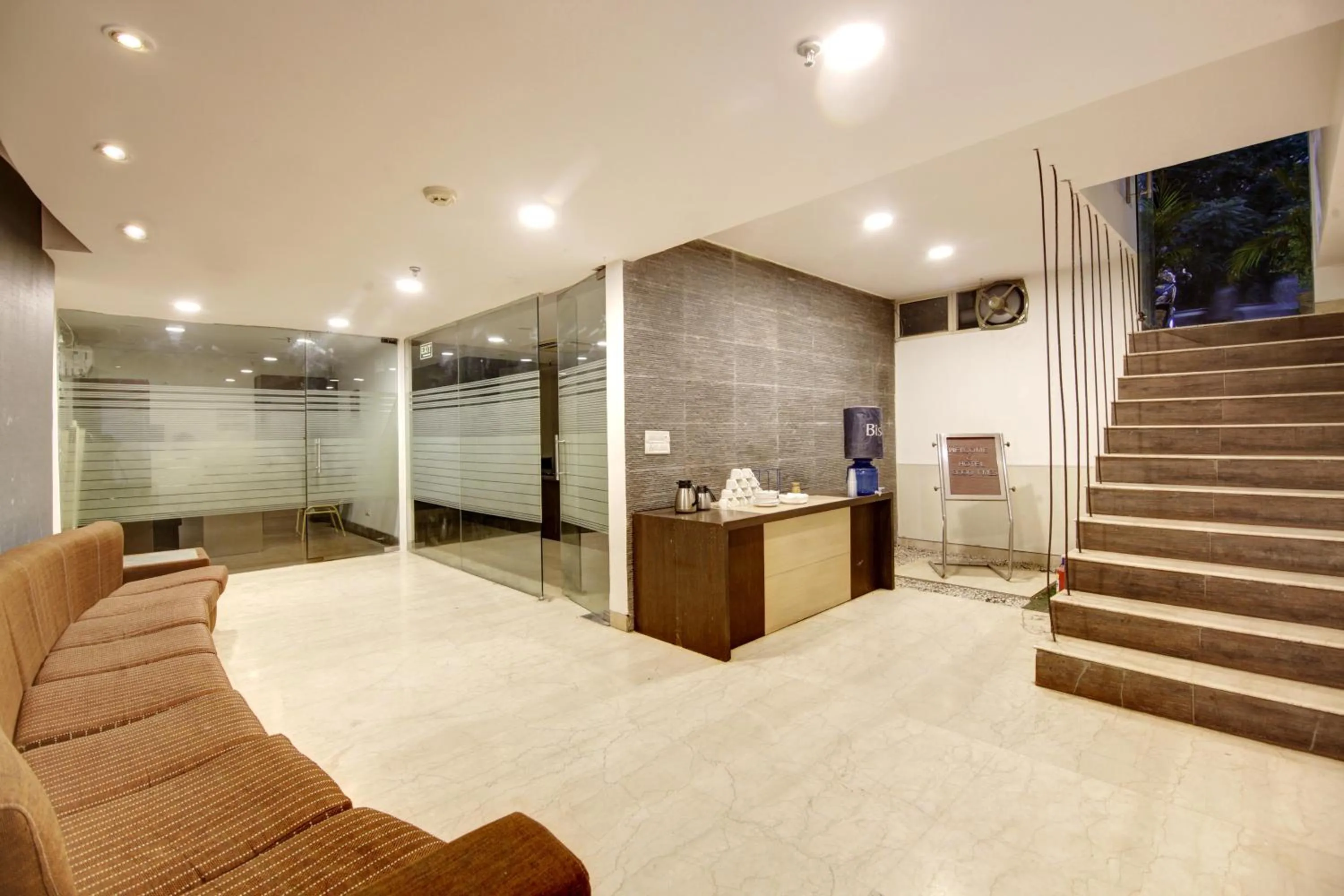 TV and multimedia in Hotel Good Times - 3 Minutes from Metro