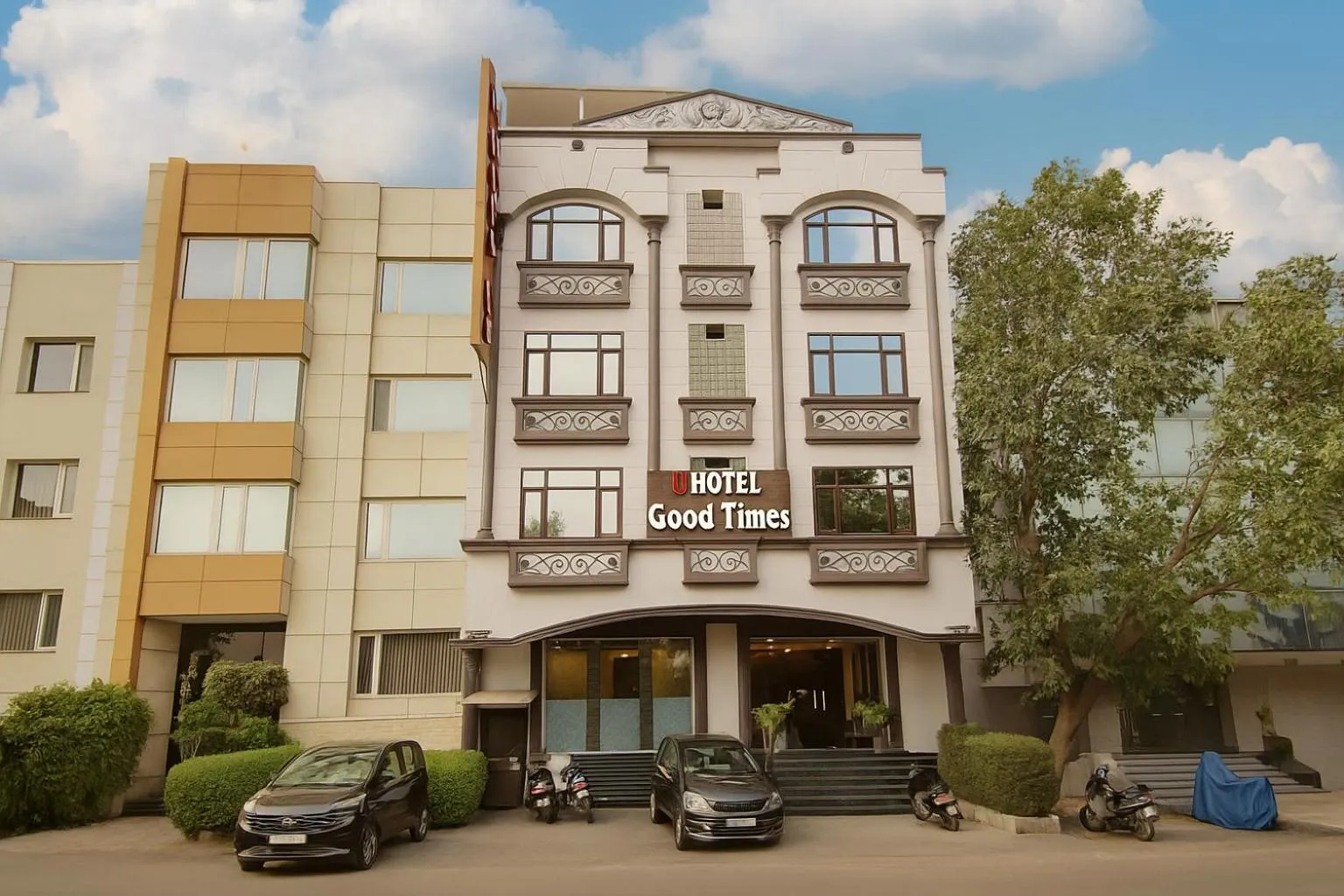Property building in Hotel Good Times - 3 Min Walk from Metro
