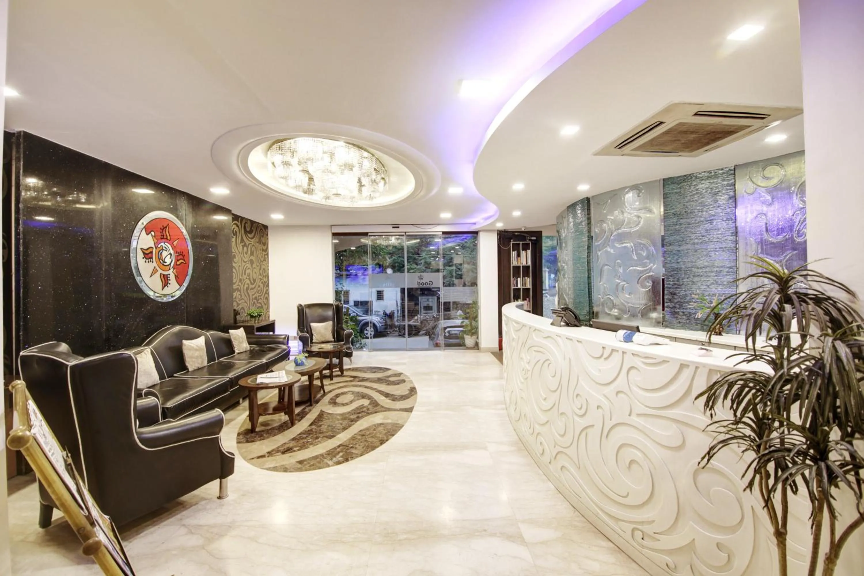 Property building in Hotel Good Times - 3 Minutes from Metro