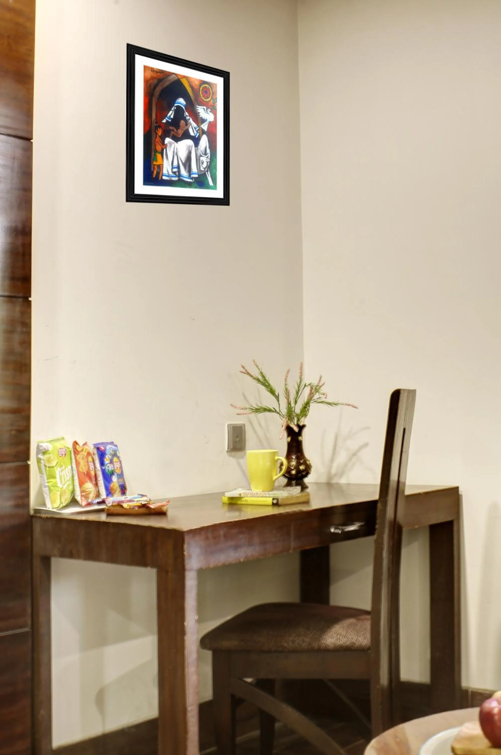 TV and multimedia in Hotel Good Times - 3 Minutes from Metro