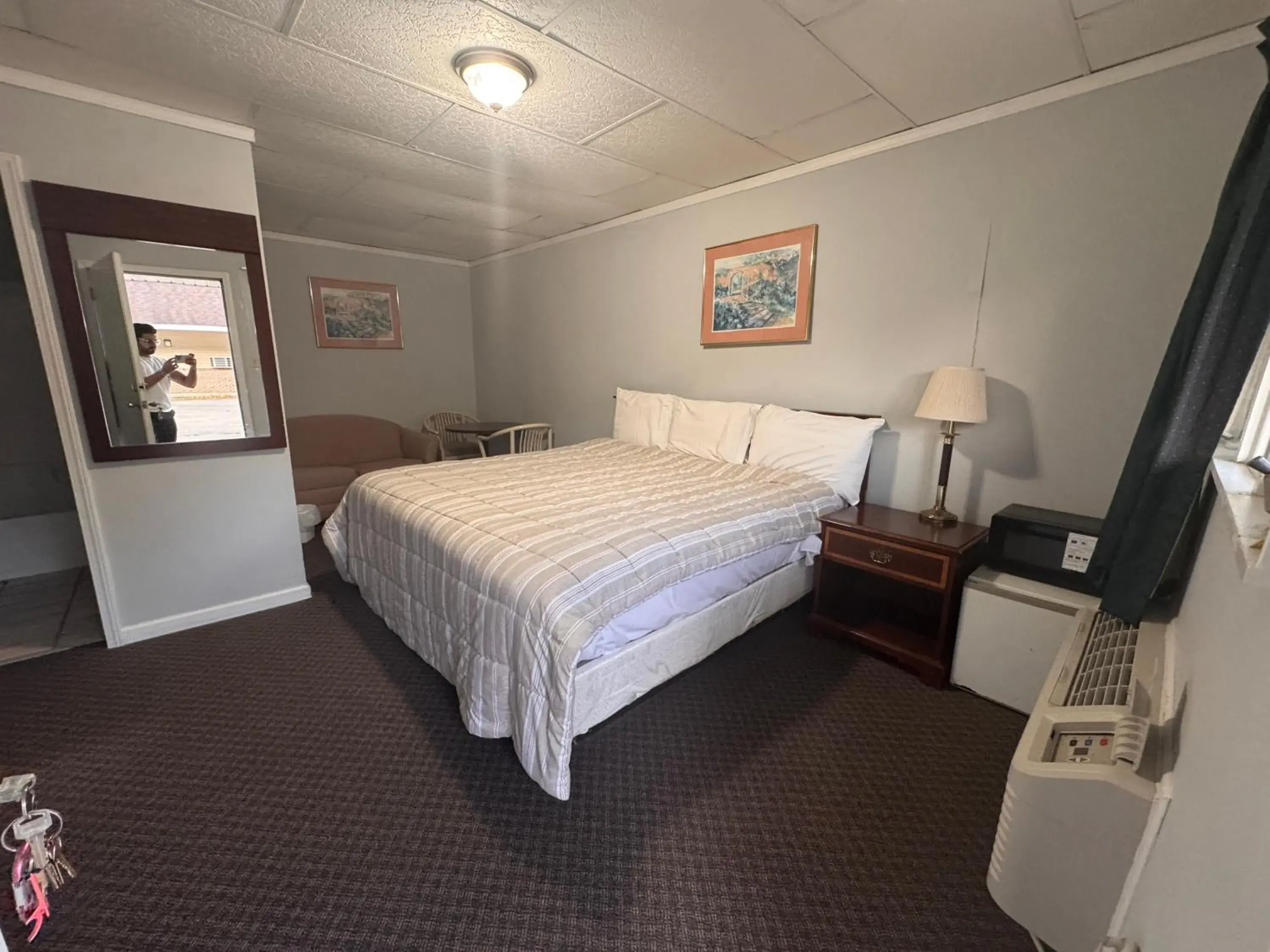 Double Room in Economy Inn Double Room in Economy Inn