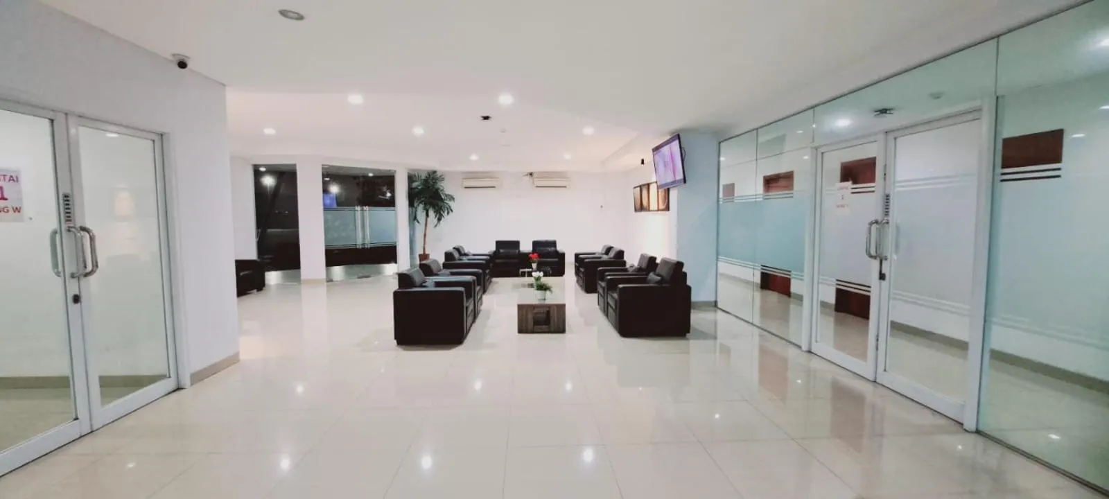 Lobby or reception in TOS Hotel & Convention Center Tangerang Powered by Archipelago
