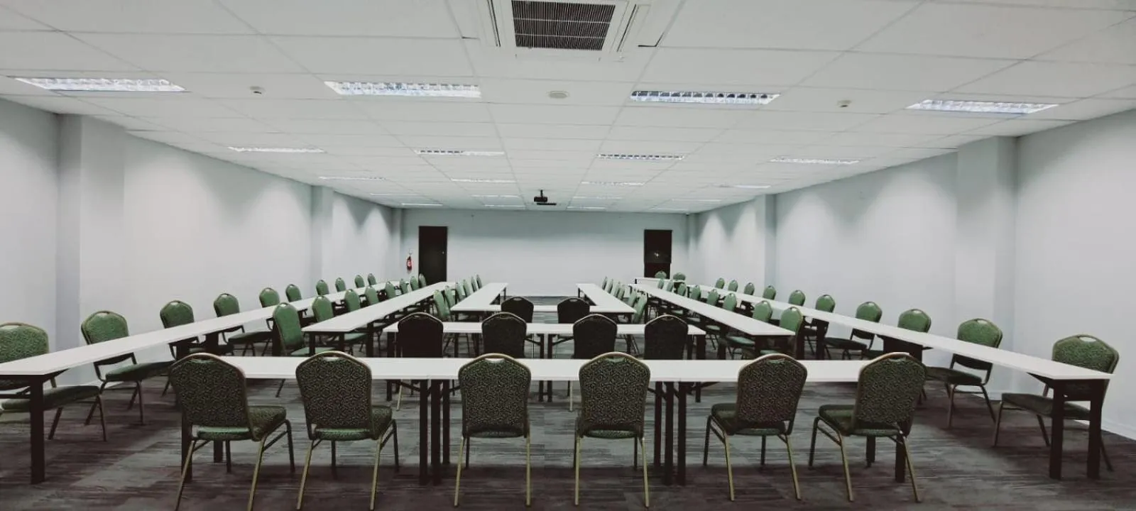 Meeting/conference room in TOS Hotel & Convention Center Tangerang Powered by Archipelago