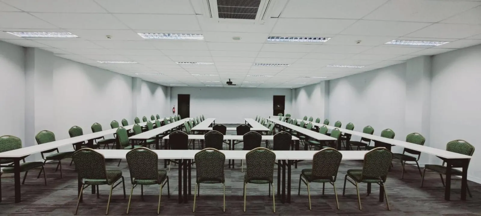 Meeting/conference room in TOS Hotel & Convention Center Tangerang Powered by Archipelago