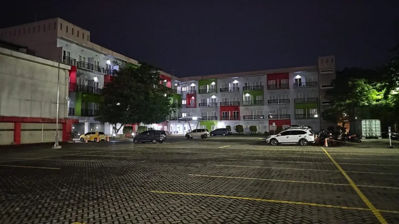 Parking in TOS Hotel & Convention Center Tangerang Powered by Archipelago