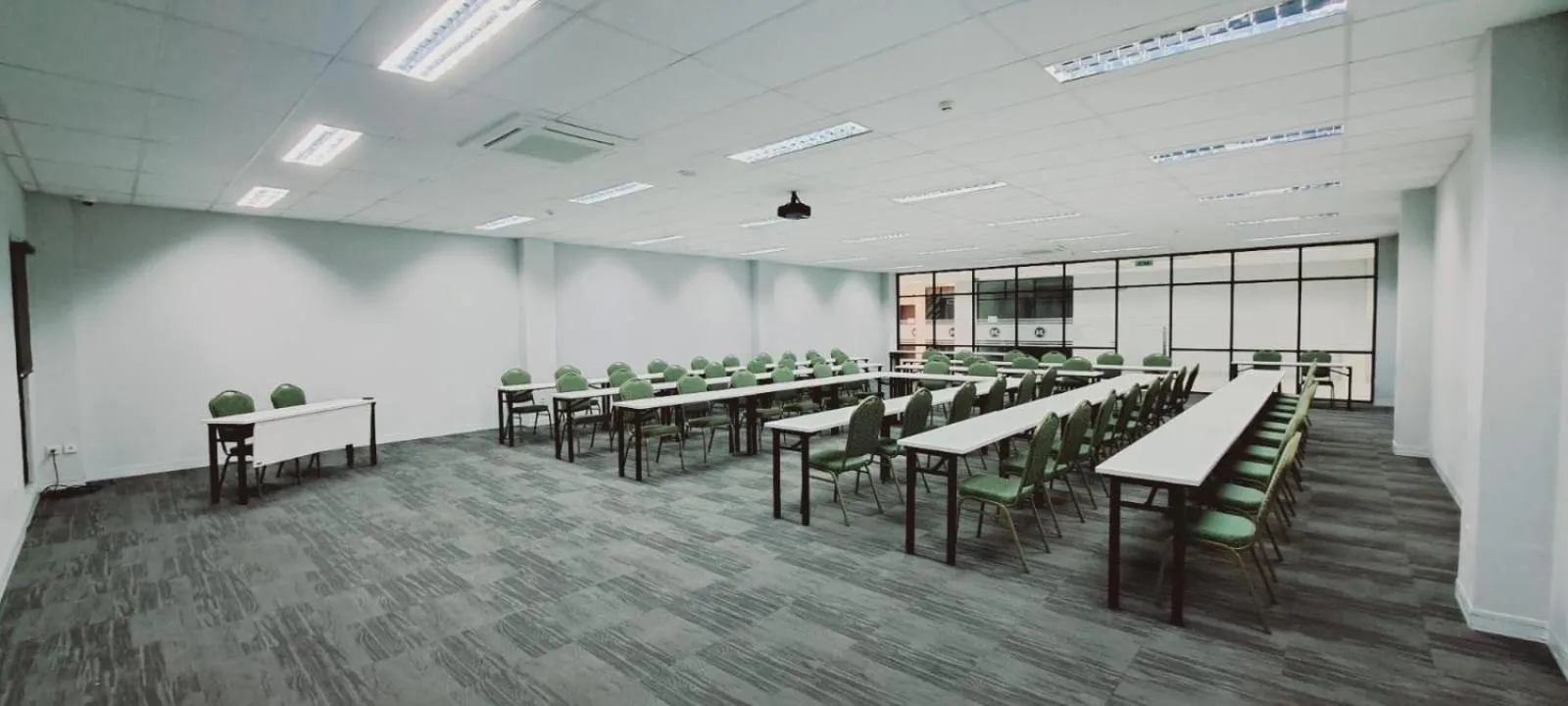 Meeting/conference room in TOS Hotel & Convention Center Tangerang Powered by Archipelago