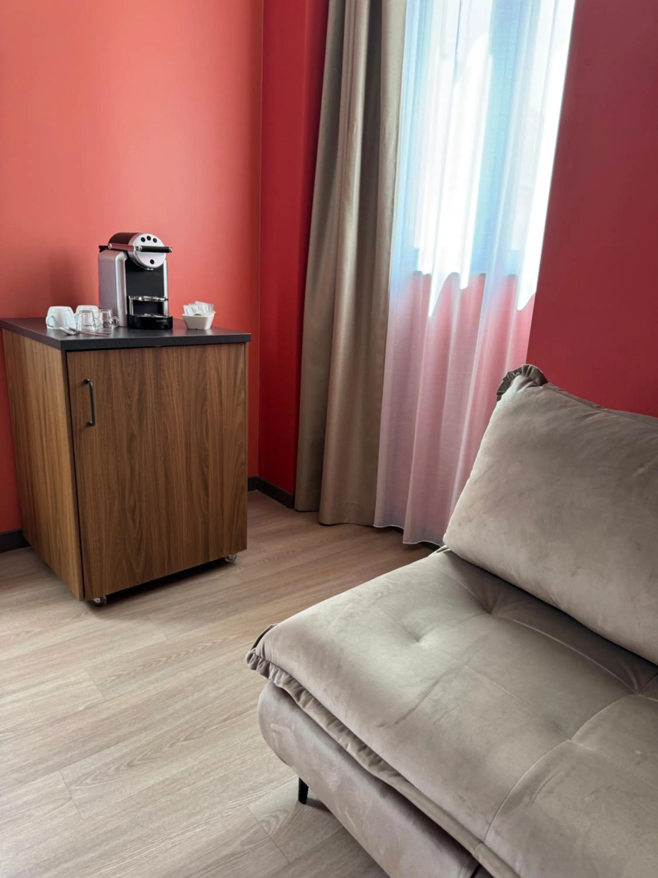 Coffee/tea facilities in Hôtel du Commerce-restaurant au Couteau