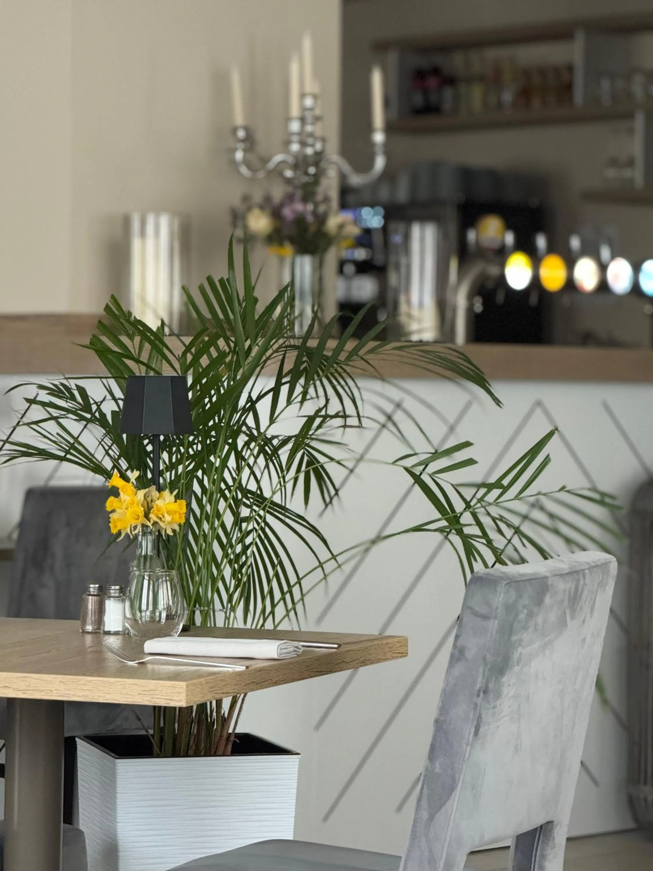 Dining area in Hôtel du Commerce-restaurant au Couteau