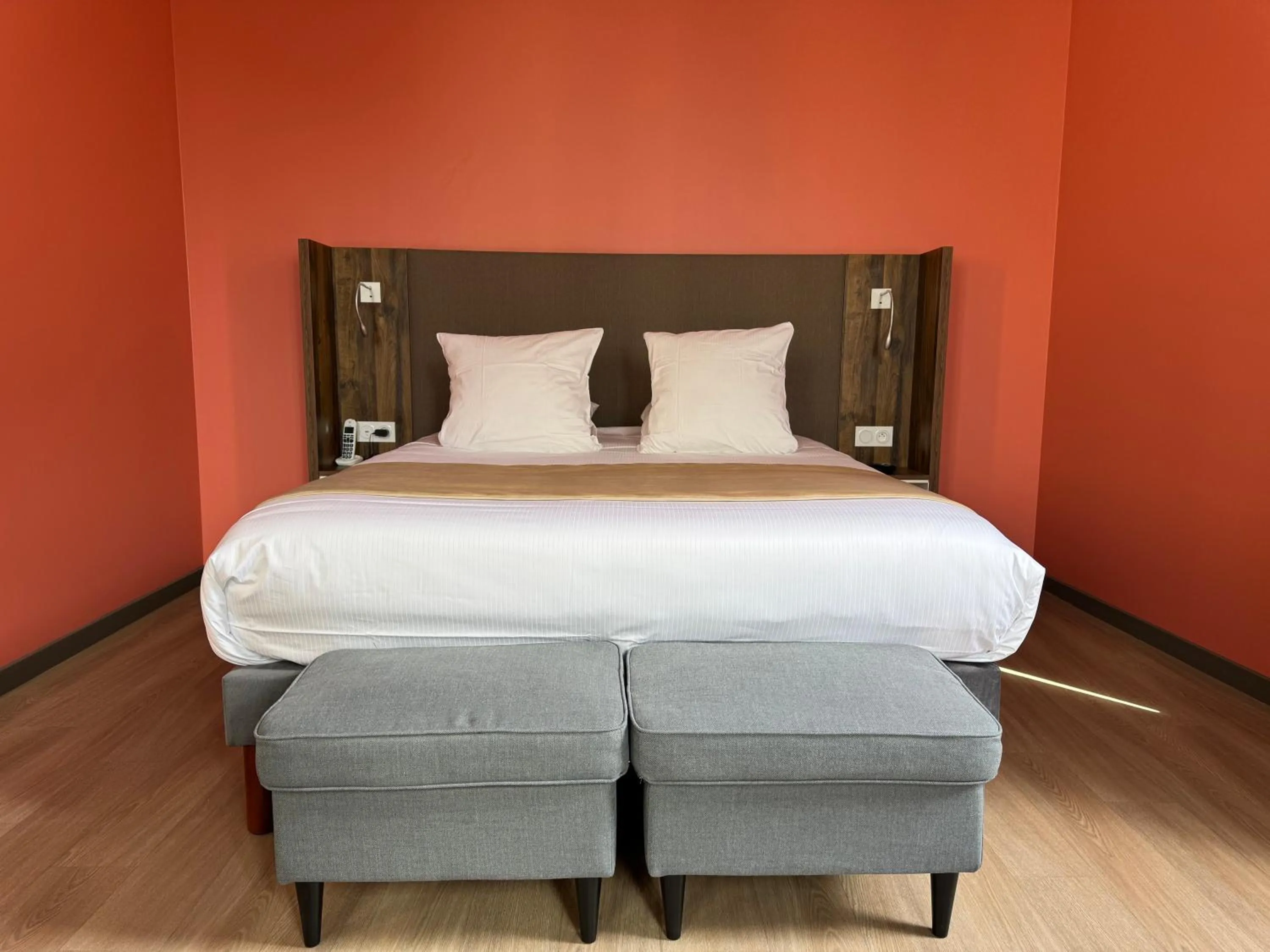 Bed in Hôtel du Commerce-restaurant au Couteau