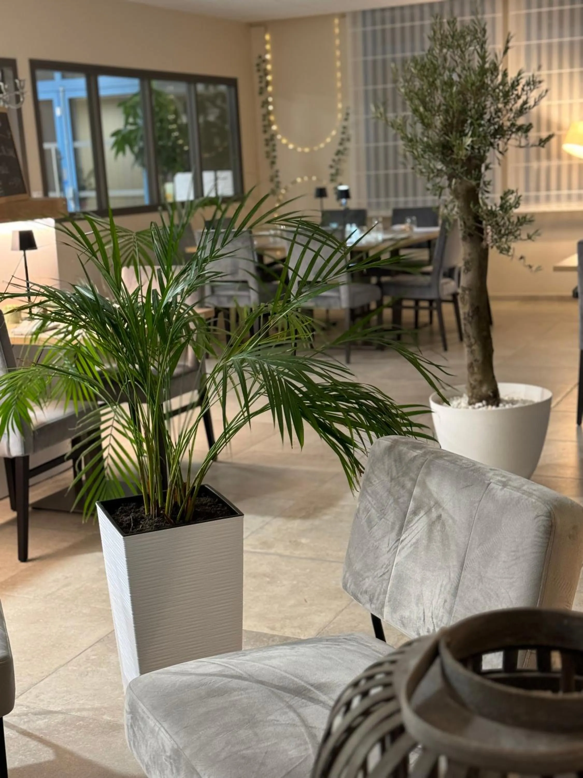 Restaurant/places to eat in Hôtel du Commerce-restaurant au Couteau