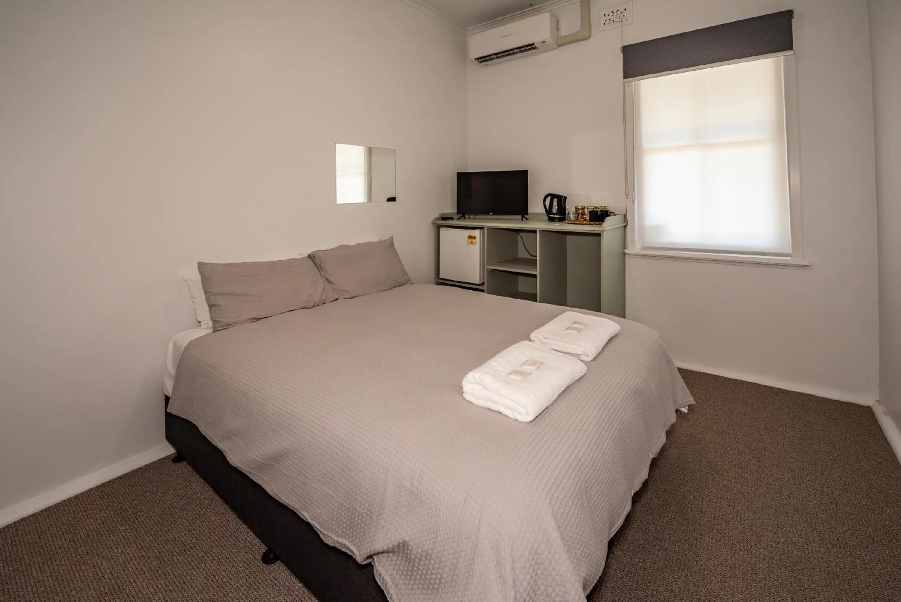 Queen Room in The Centennial Hotel Gulgong