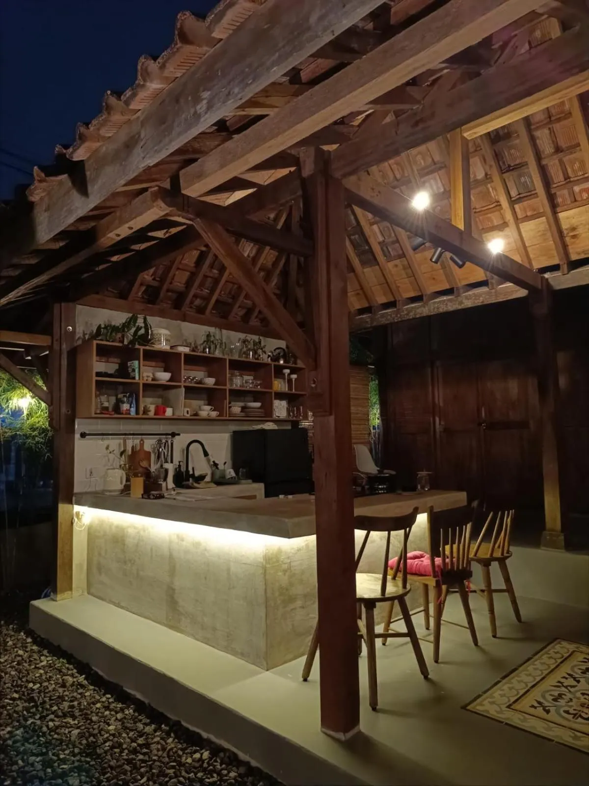 Kitchen or kitchenette in Yukke Tembi Homestay