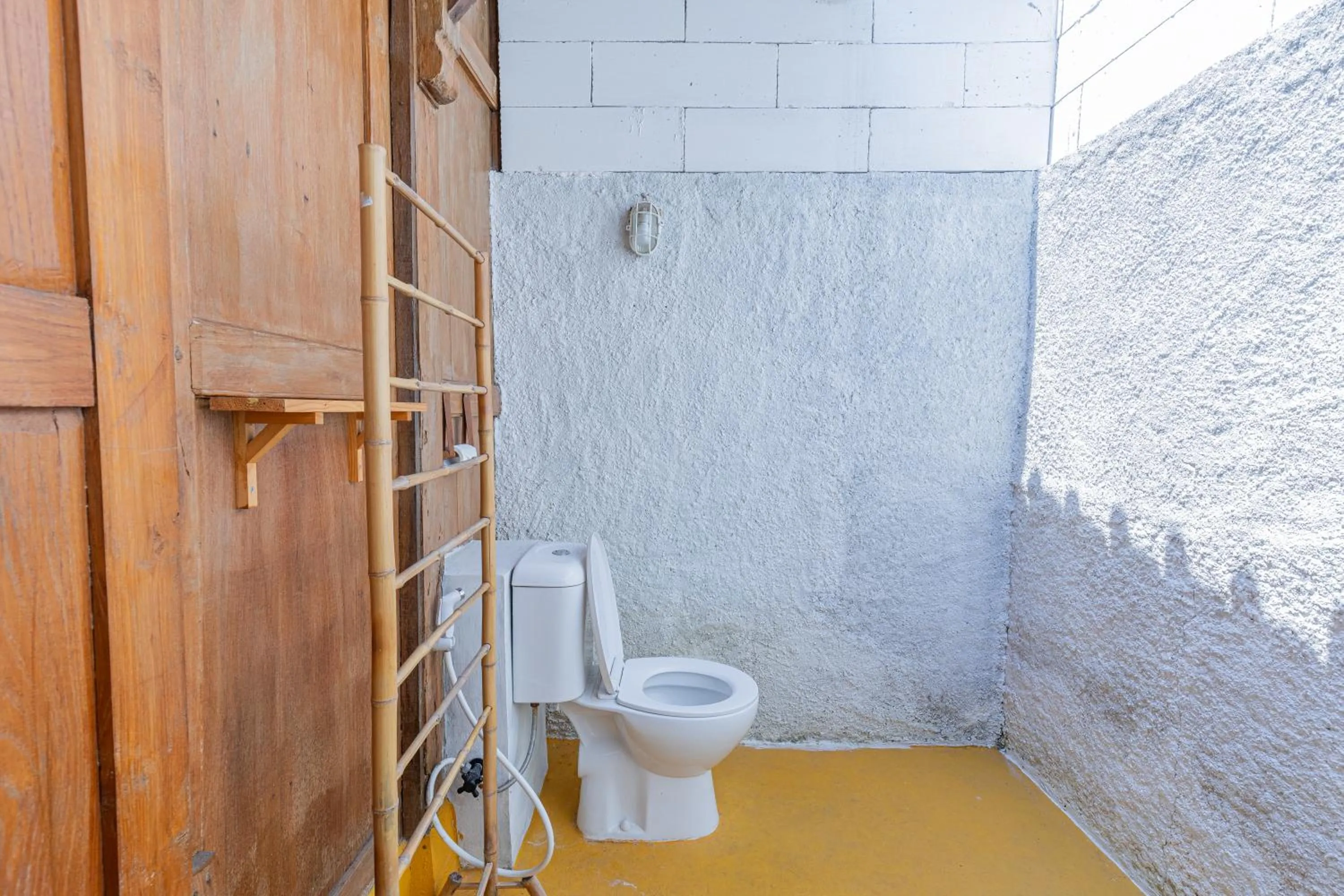 Shower in Yukke Tembi Homestay