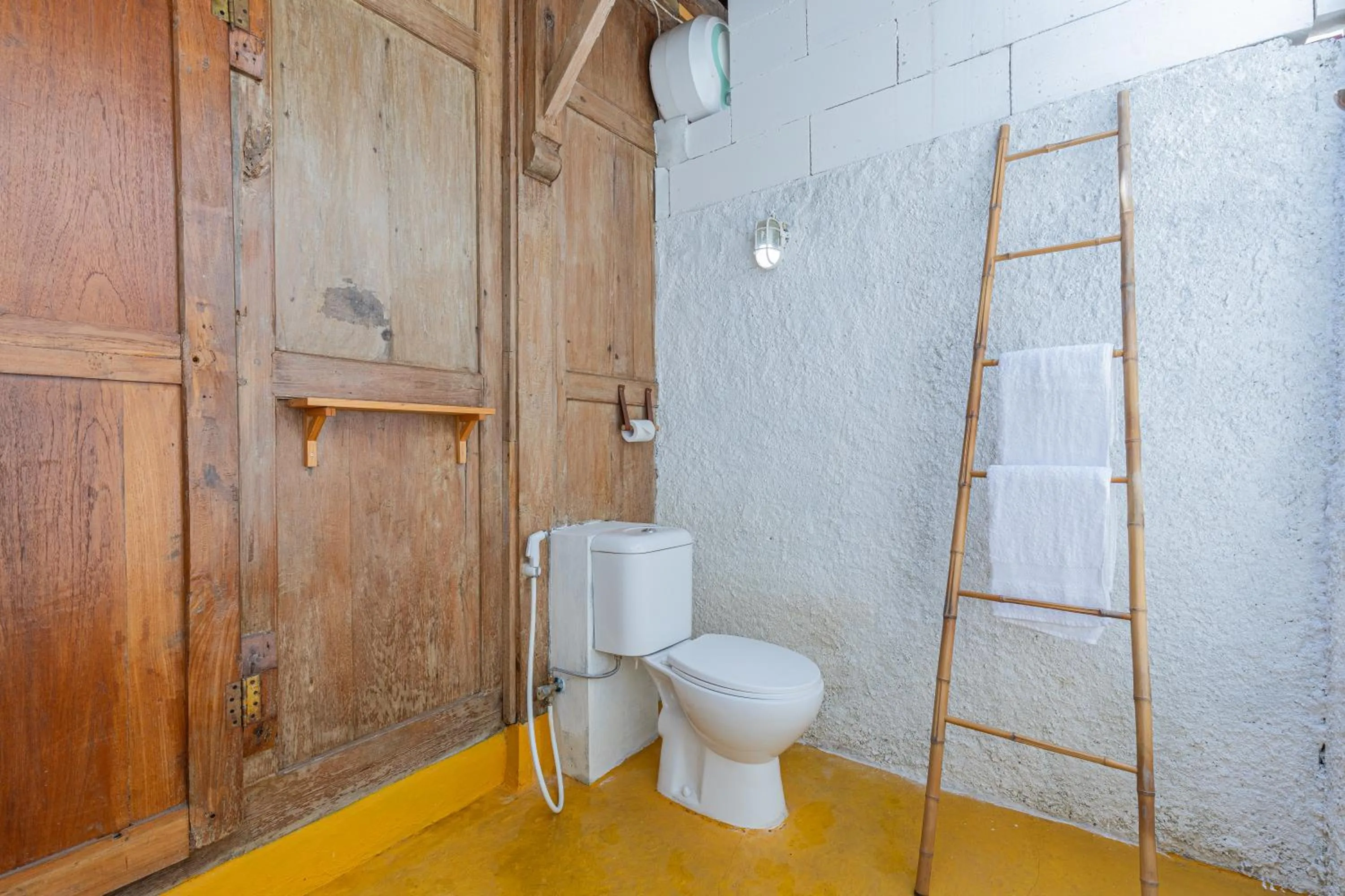 Shower in Yukke Tembi Homestay